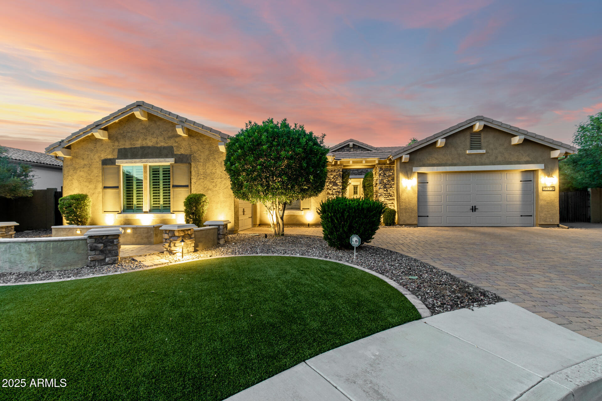 2172 E COCONINO Place