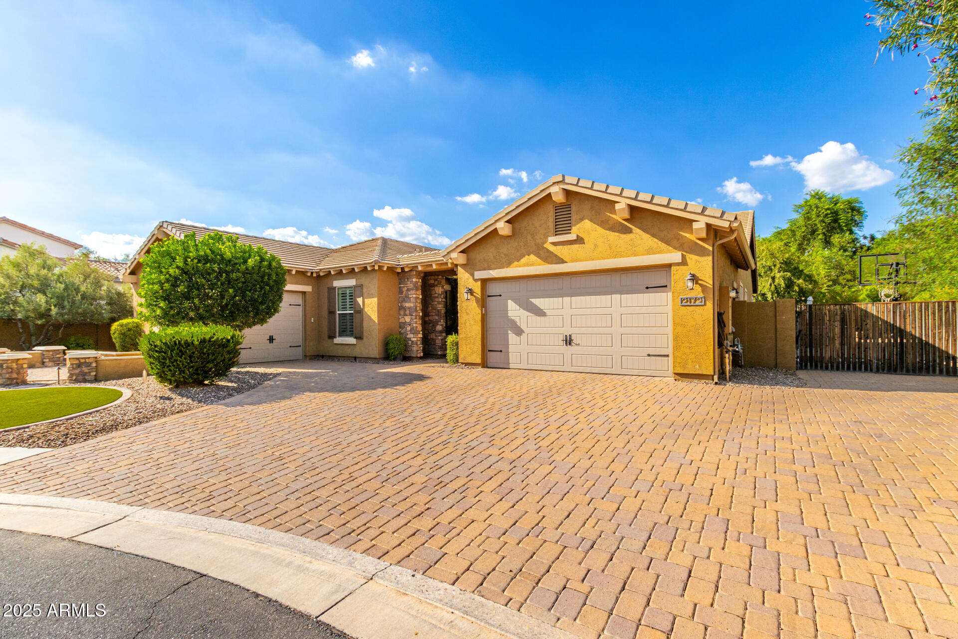 2172 E COCONINO Place