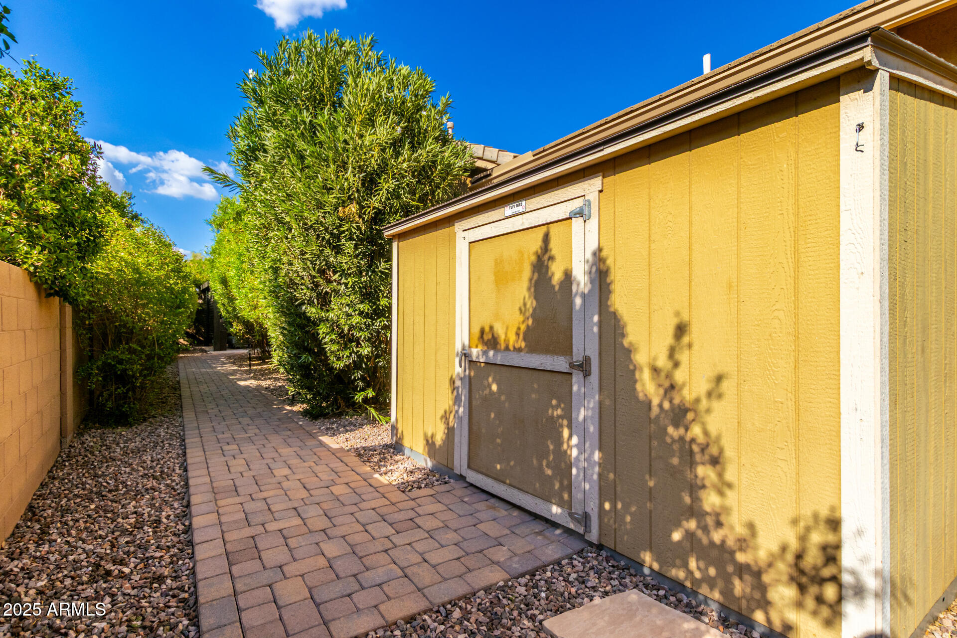 2172 E COCONINO Place