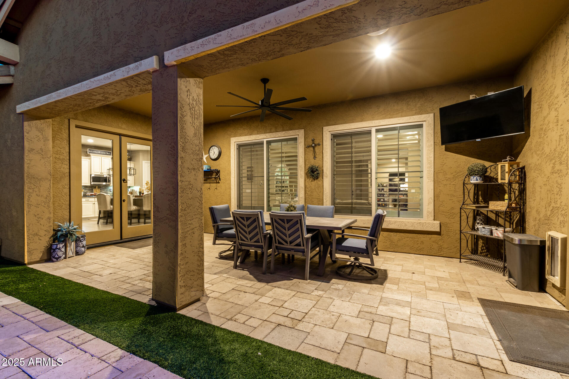 2172 E COCONINO Place