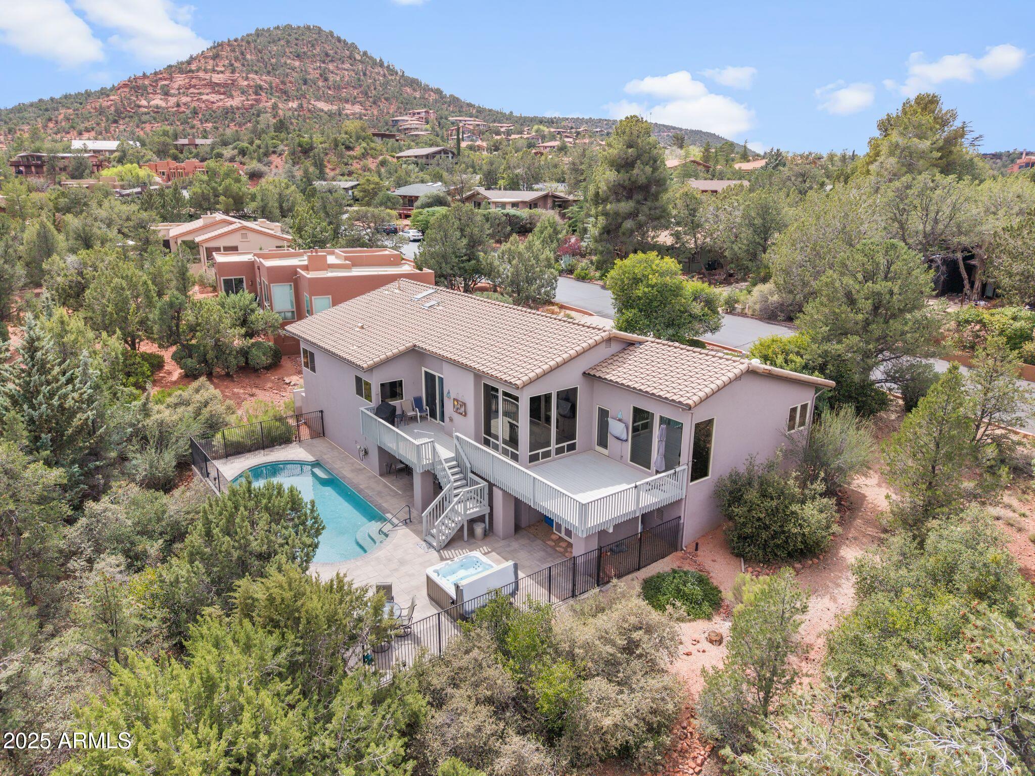190 ROLLING HILLS Road