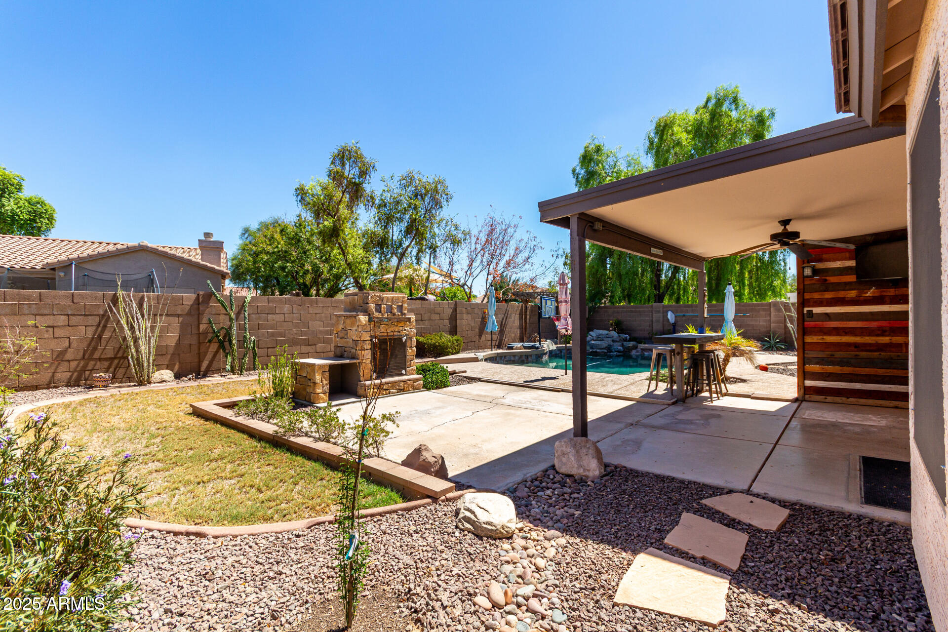 1421 S NIELSON Street