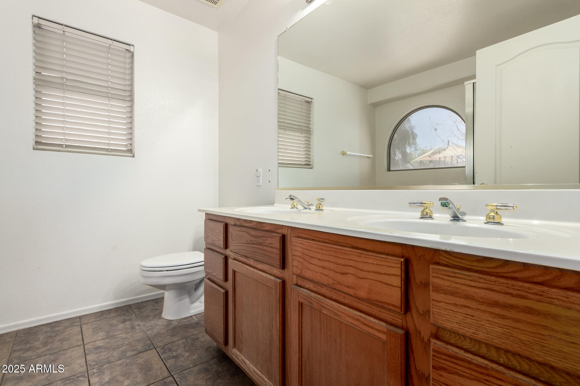 1421 S NIELSON Street