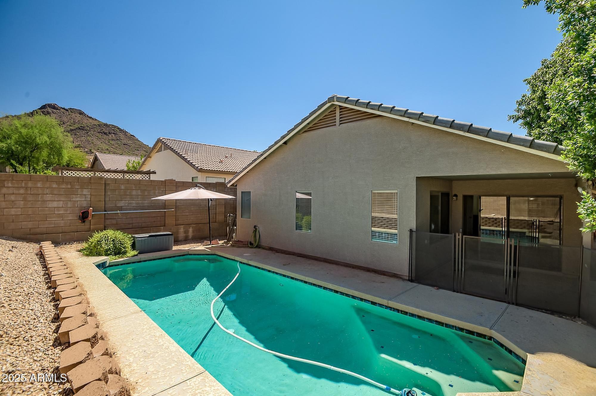 6426 W PRICKLY PEAR Trail