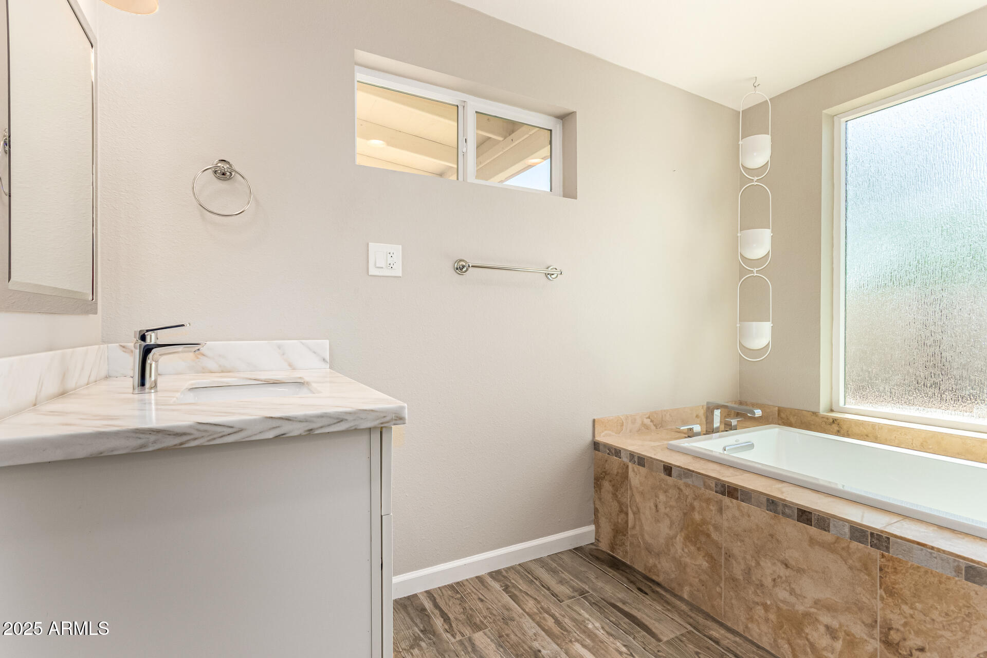 1659 E PALMCROFT Drive