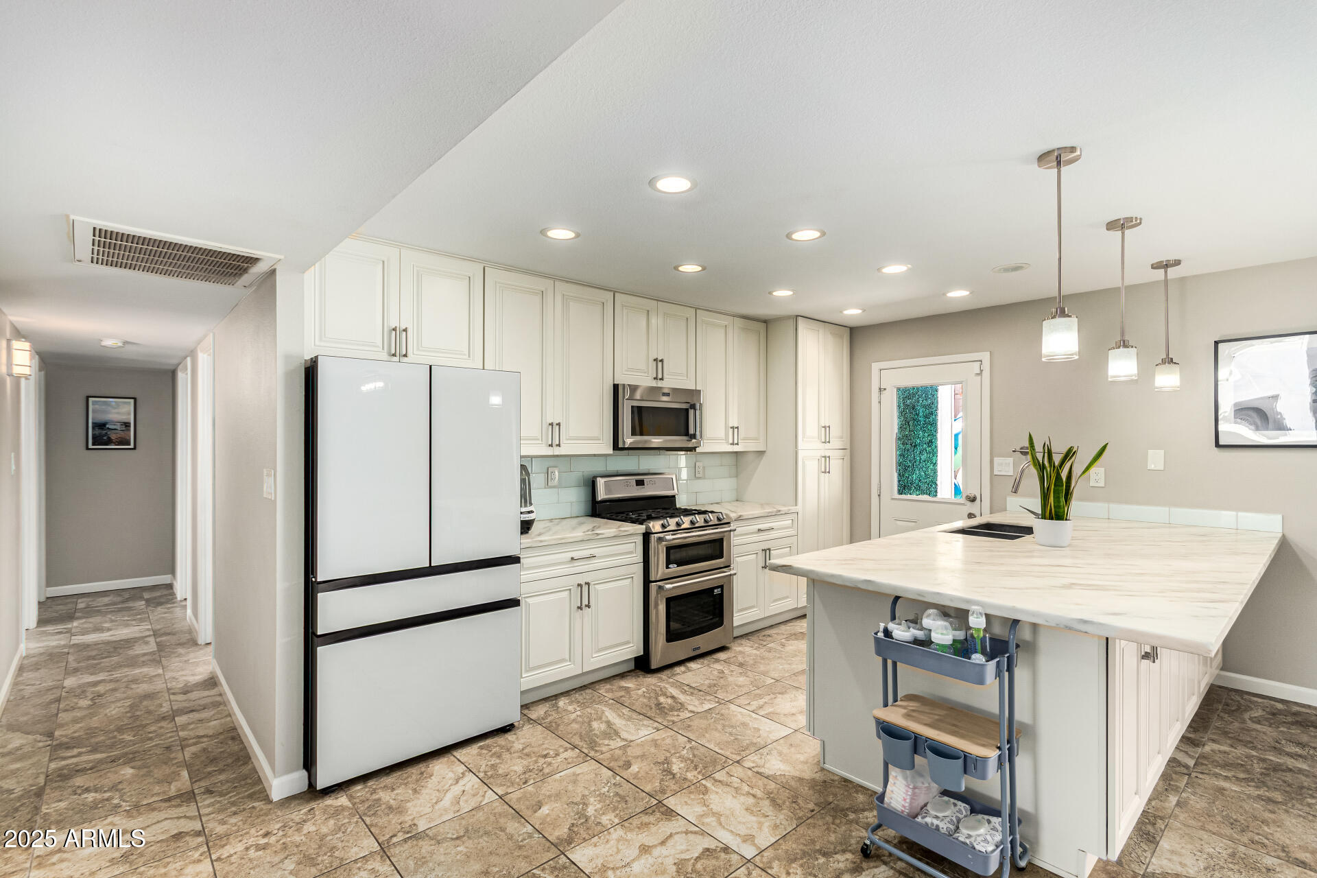 1659 E PALMCROFT Drive