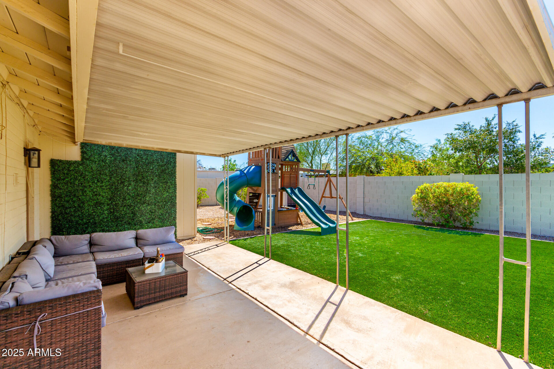 1659 E PALMCROFT Drive