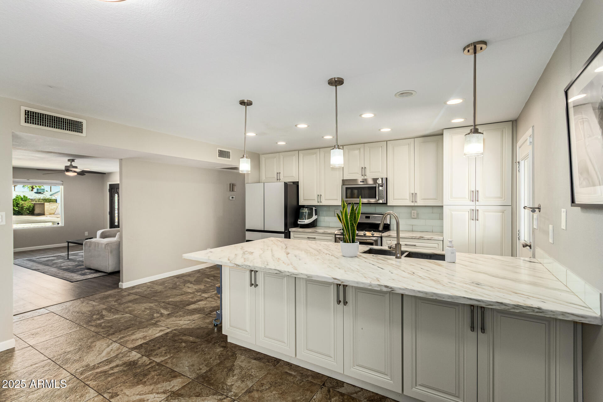 1659 E PALMCROFT Drive