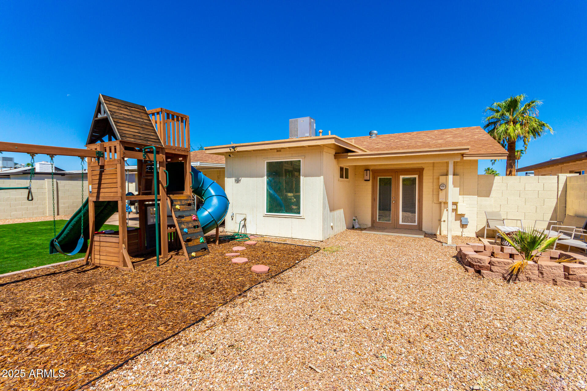 1659 E PALMCROFT Drive