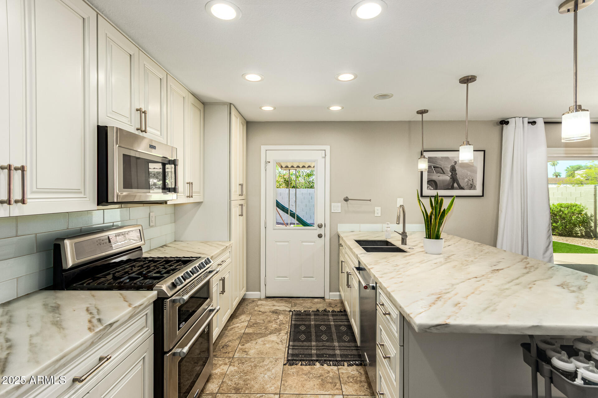 1659 E PALMCROFT Drive