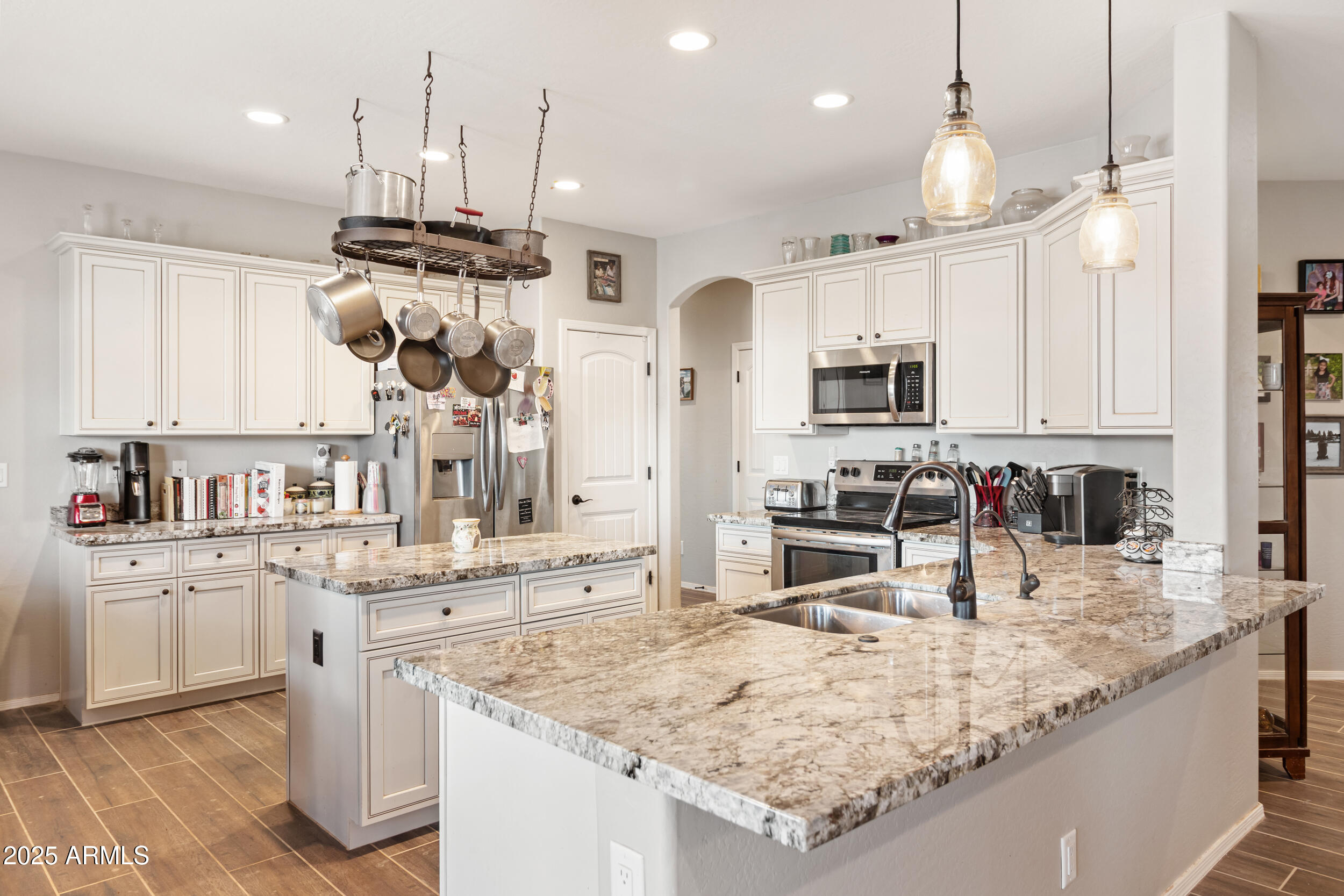 21007 W SHASTA Street