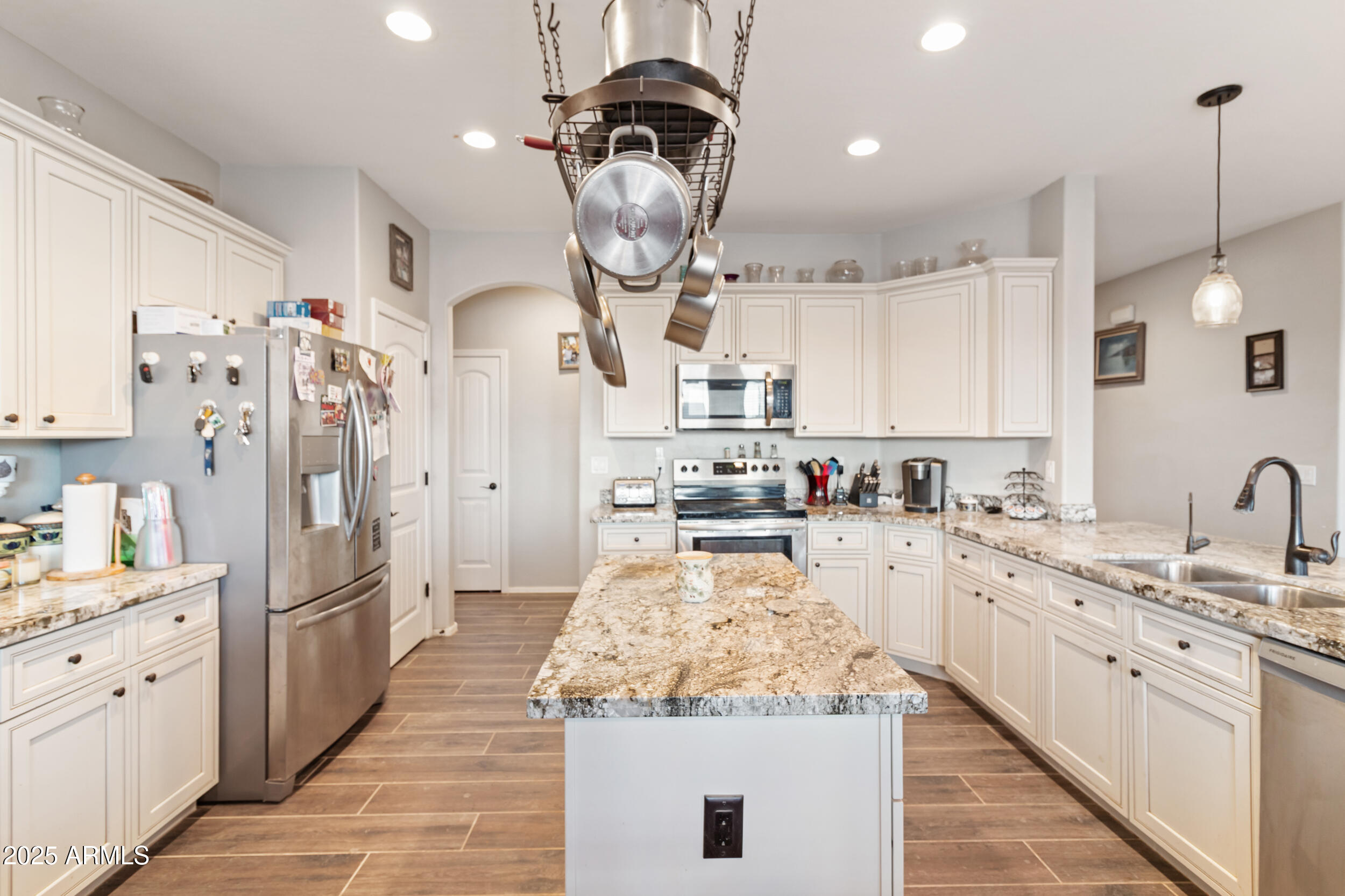 21007 W SHASTA Street