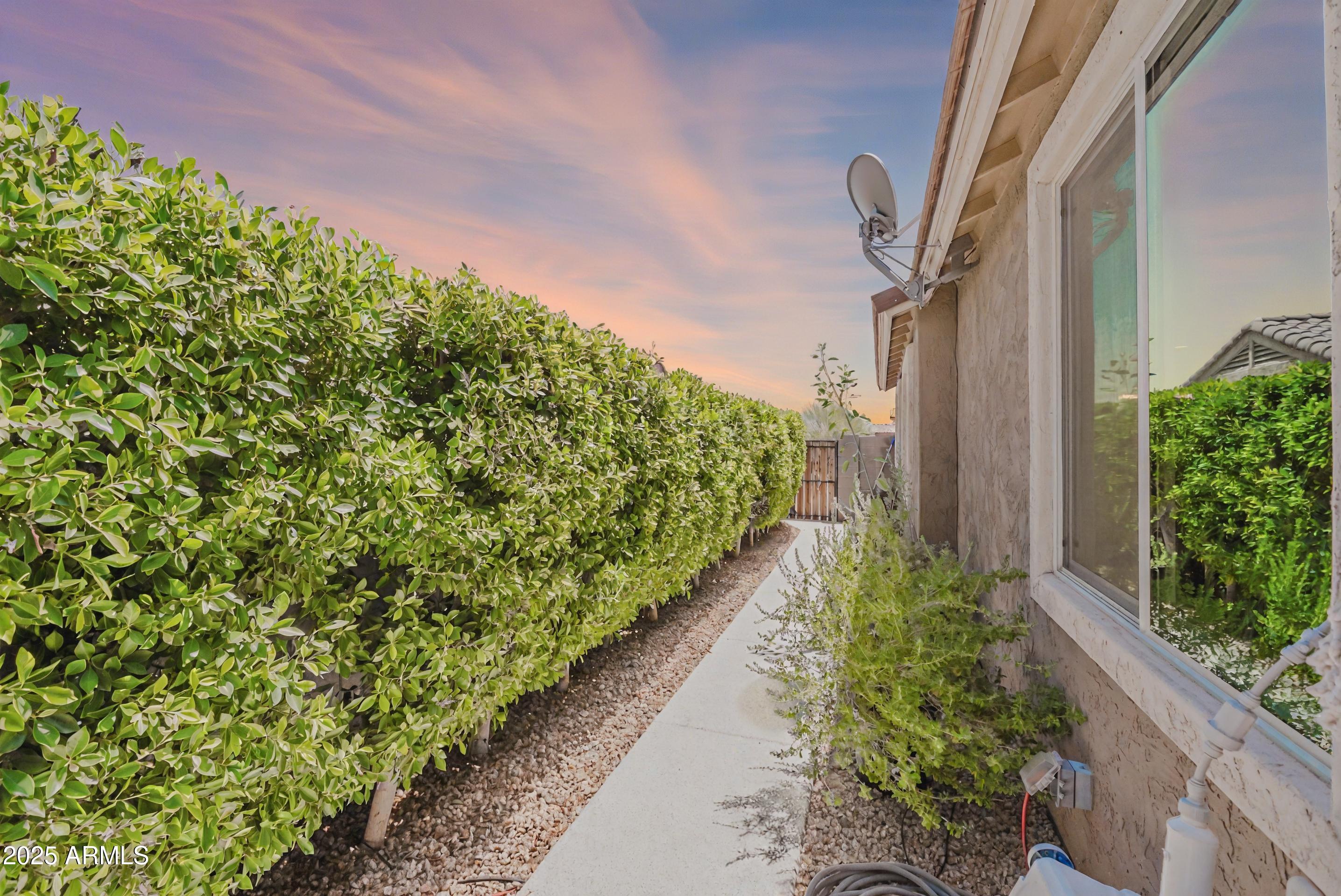 27700 N SILVERLEAF Road