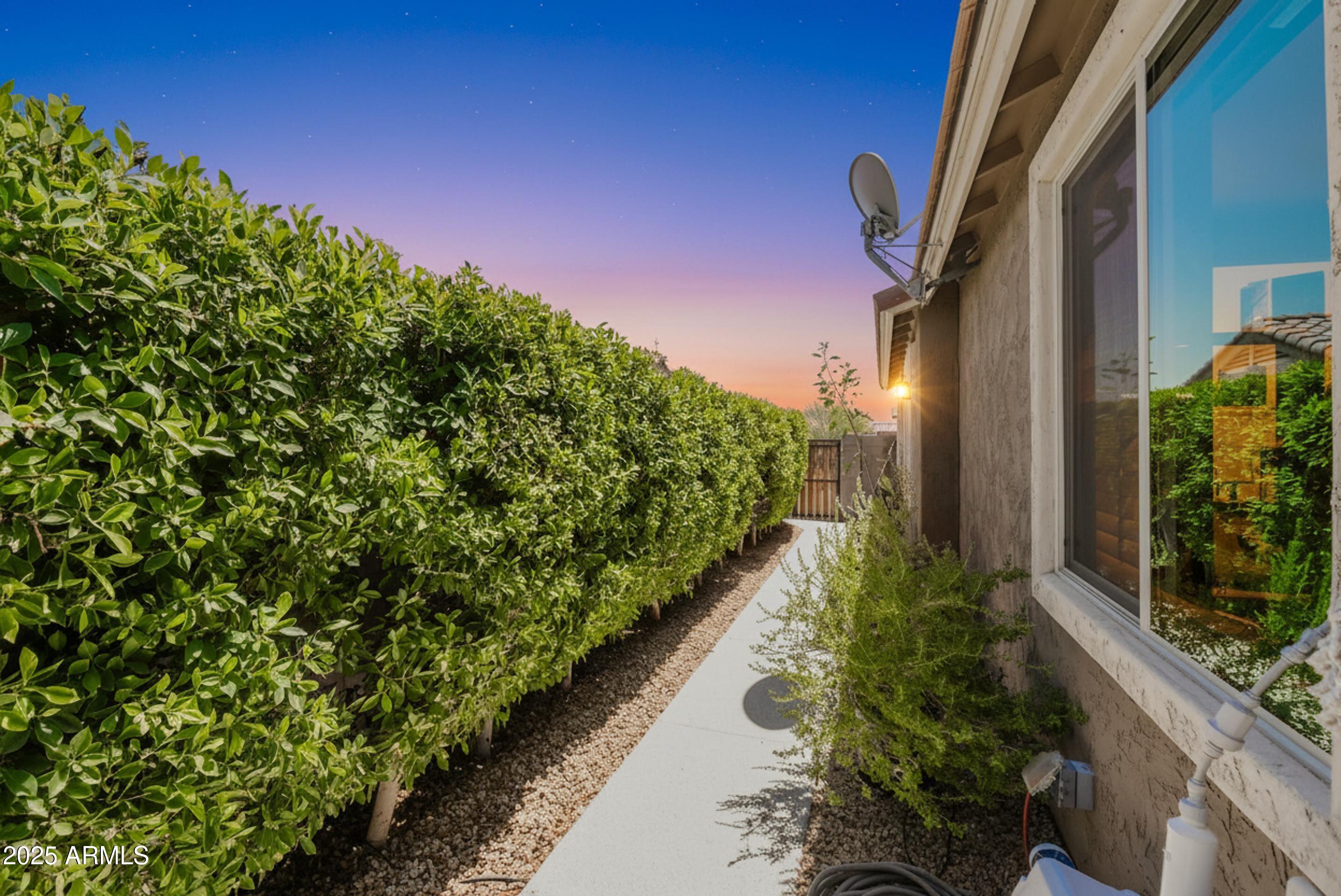 27700 N SILVERLEAF Road