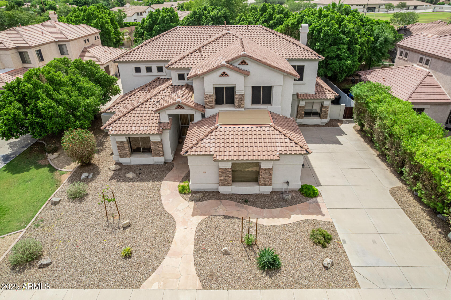 1253 E IVANHOE Court