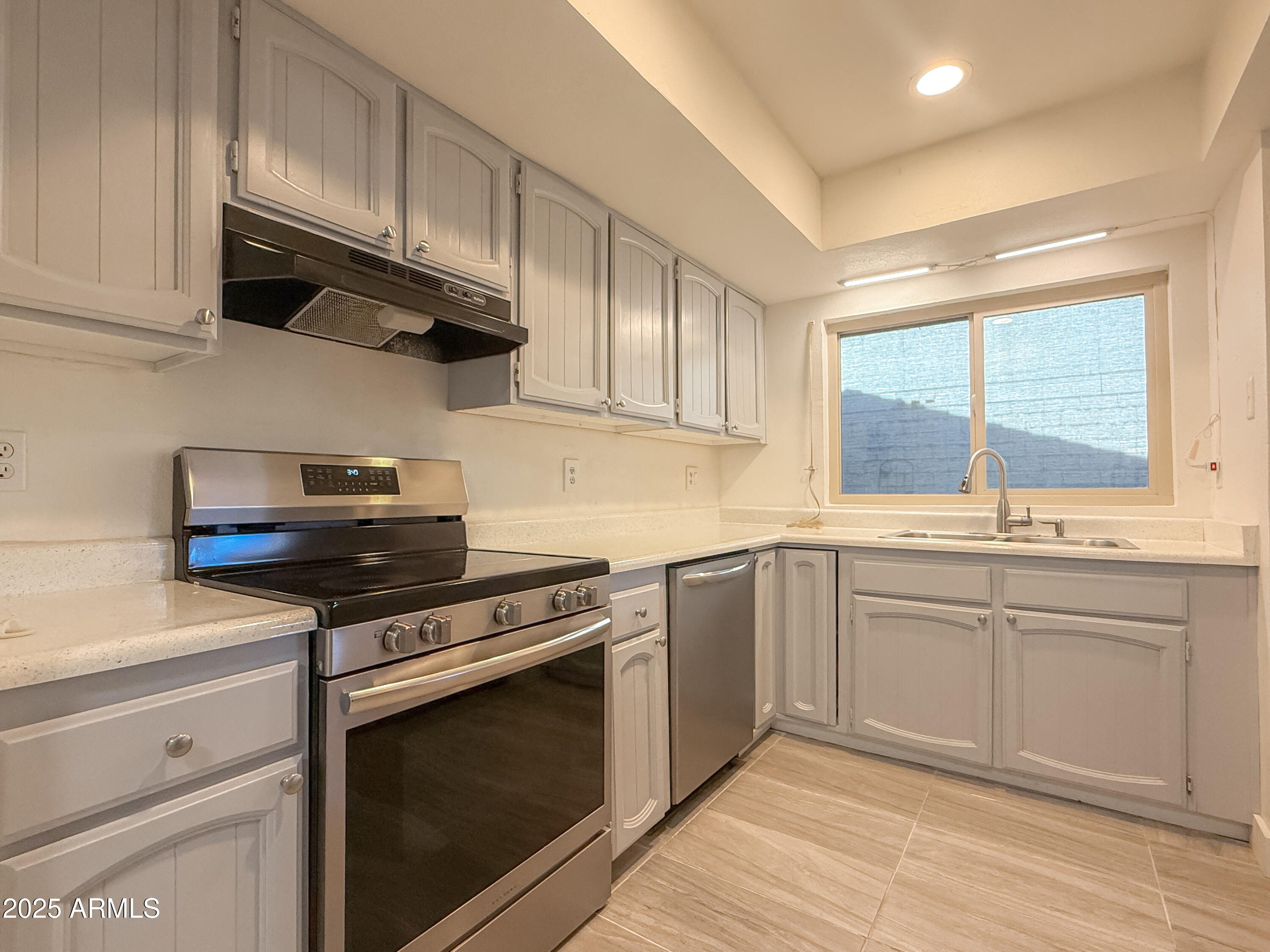 2663 W ESTRELLA Drive