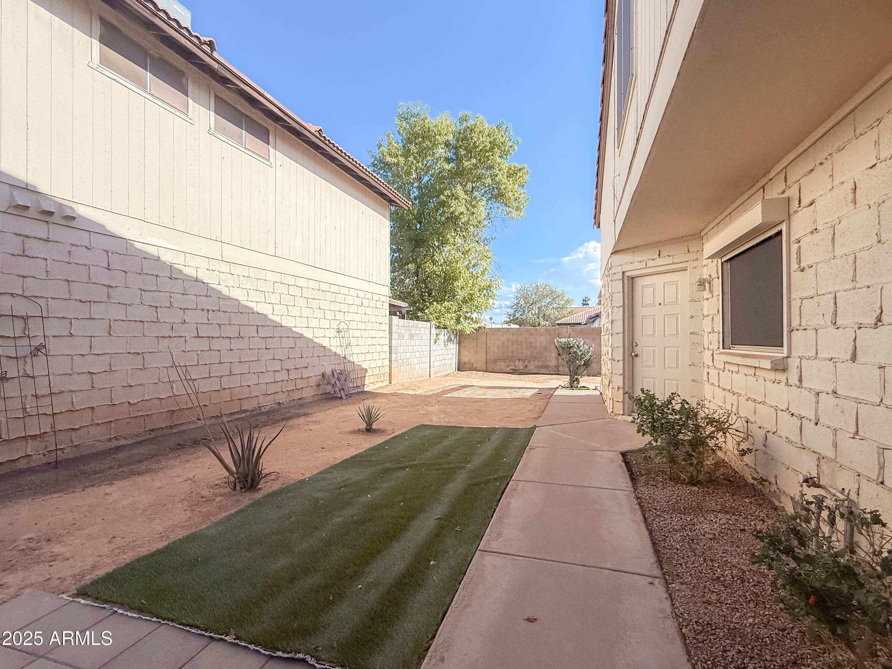 2663 W ESTRELLA Drive