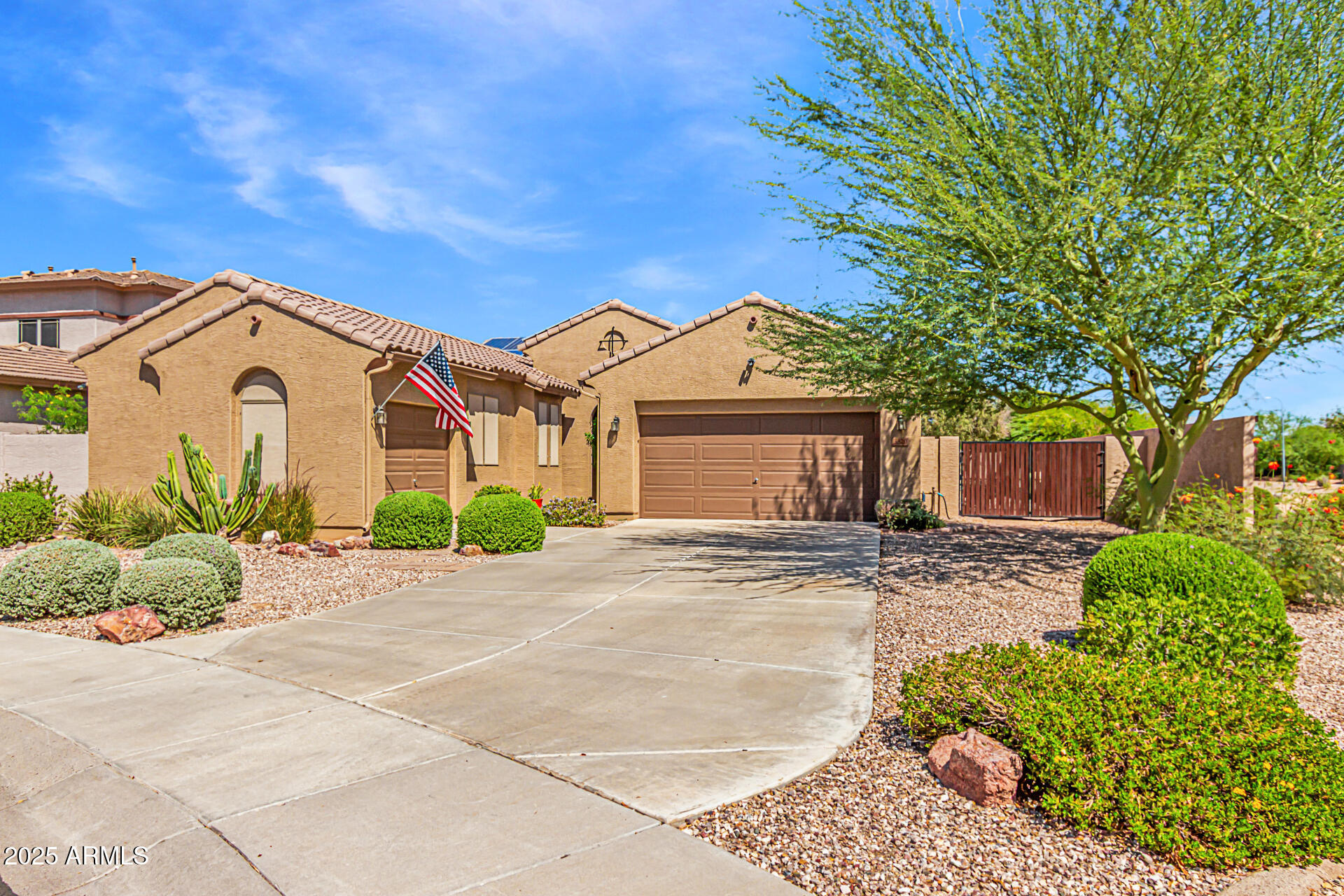 5320 W WINSTON Drive