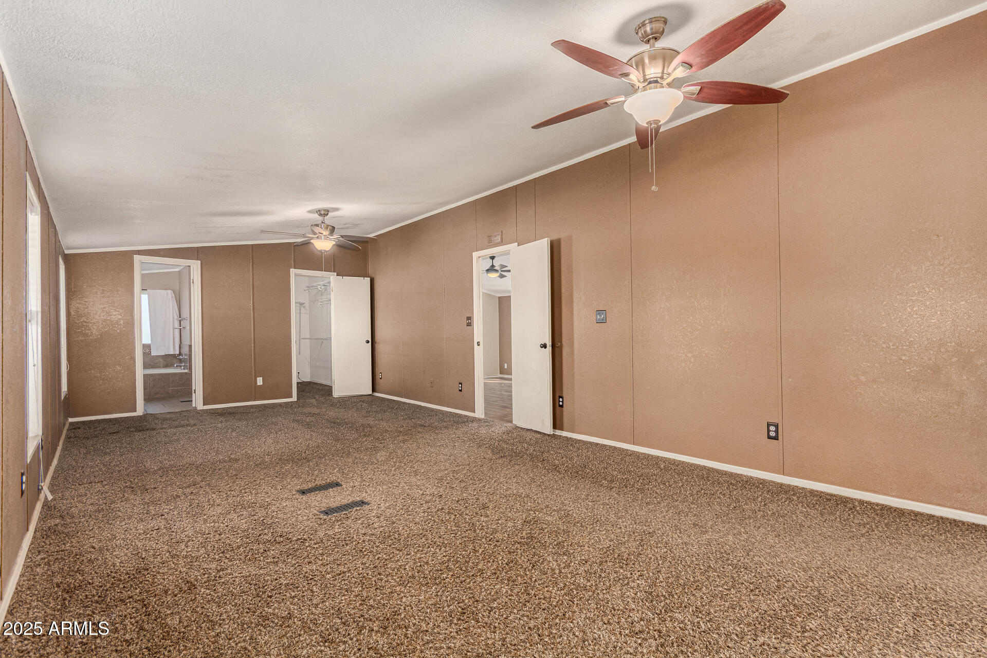 21137 W DOVE VALLEY Road, Wittmann