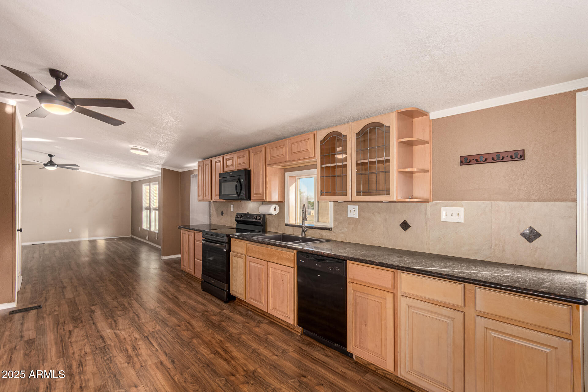 21137 W DOVE VALLEY Road, Wittmann