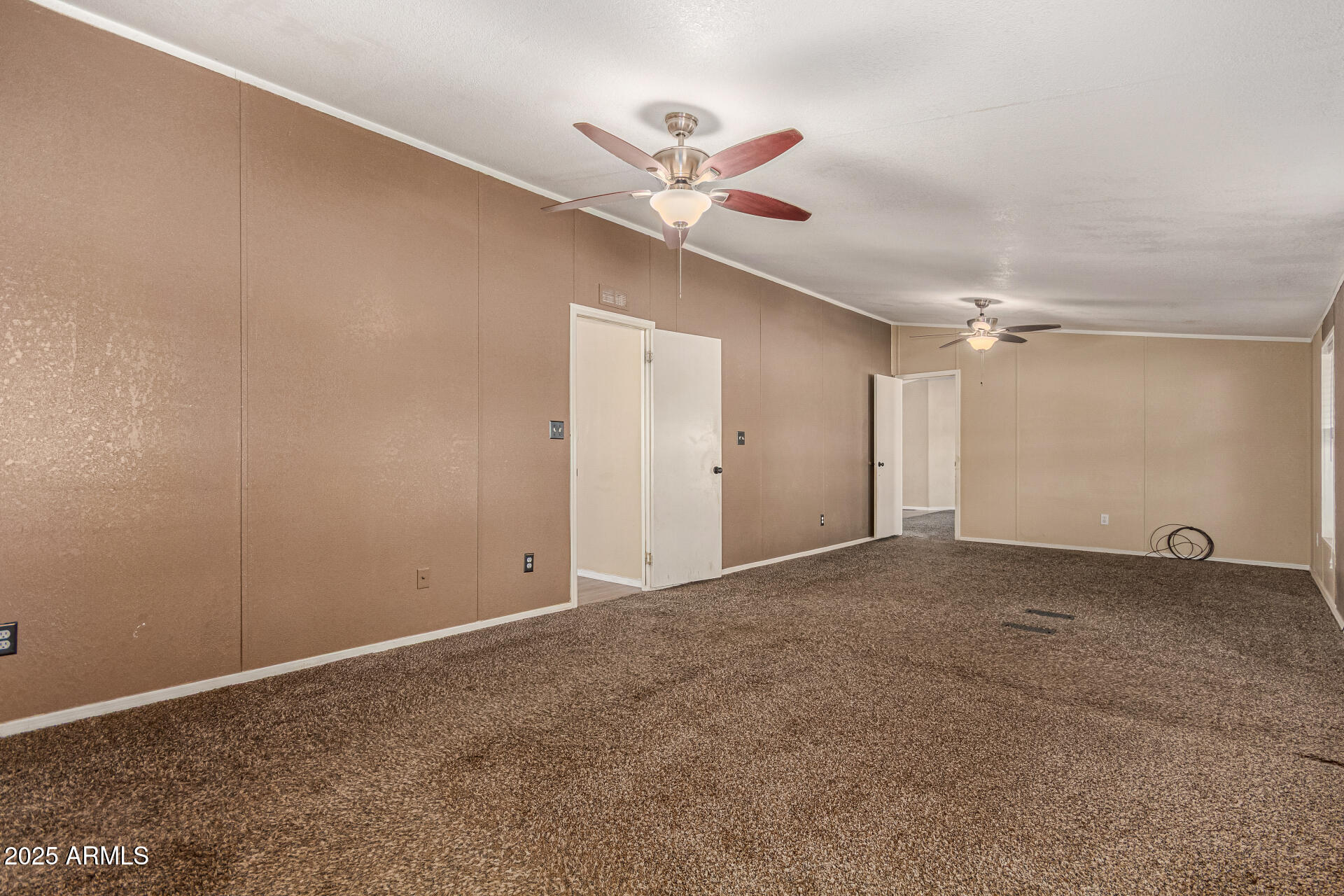 21137 W DOVE VALLEY Road, Wittmann