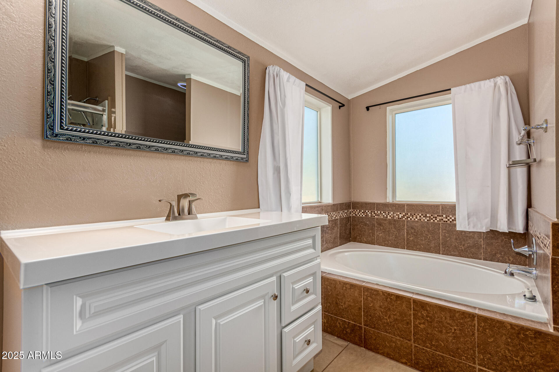 21137 W DOVE VALLEY Road, Wittmann