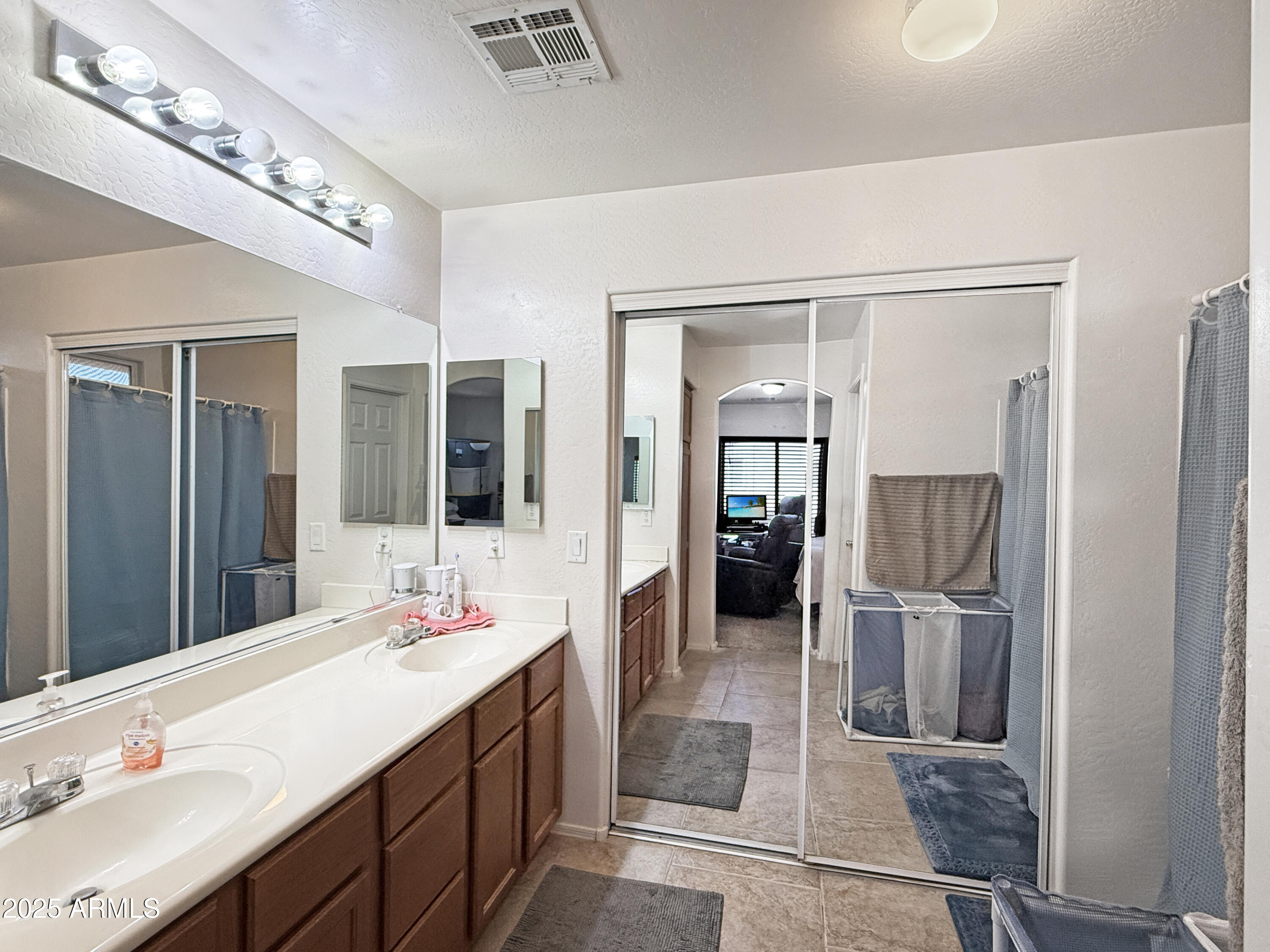 22248 W SHADOW Drive
