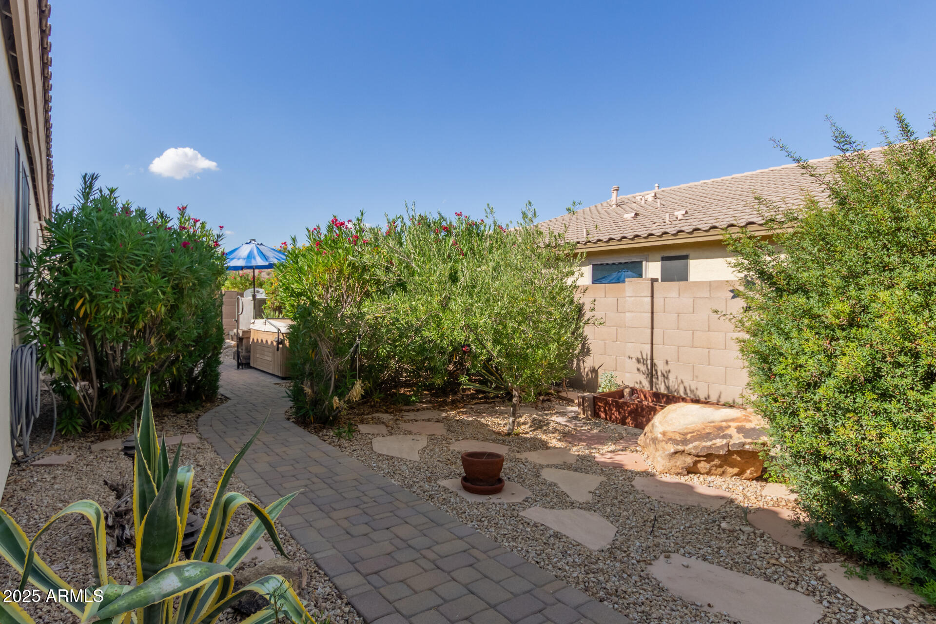 18535 W MCNEIL Street