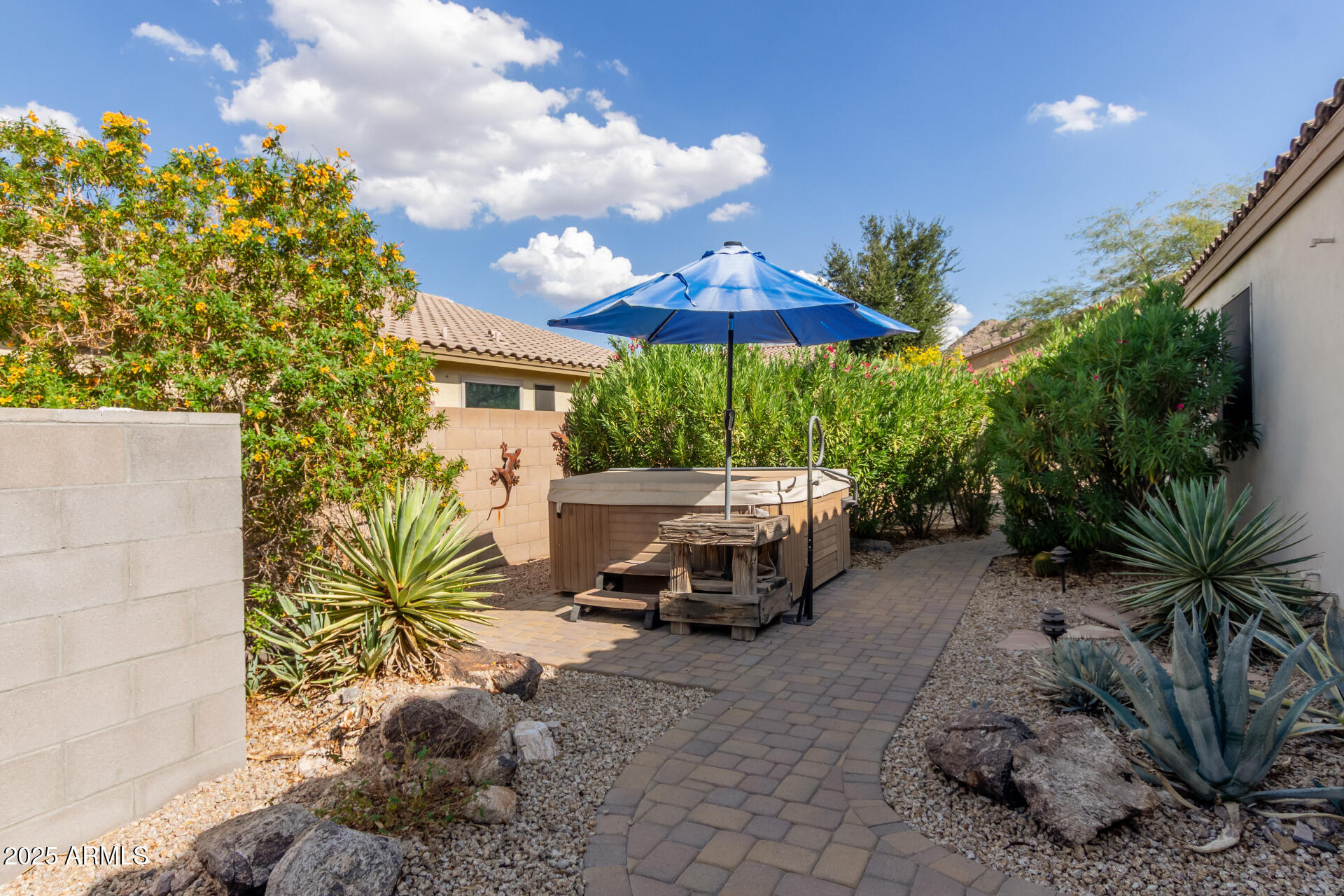 18535 W MCNEIL Street