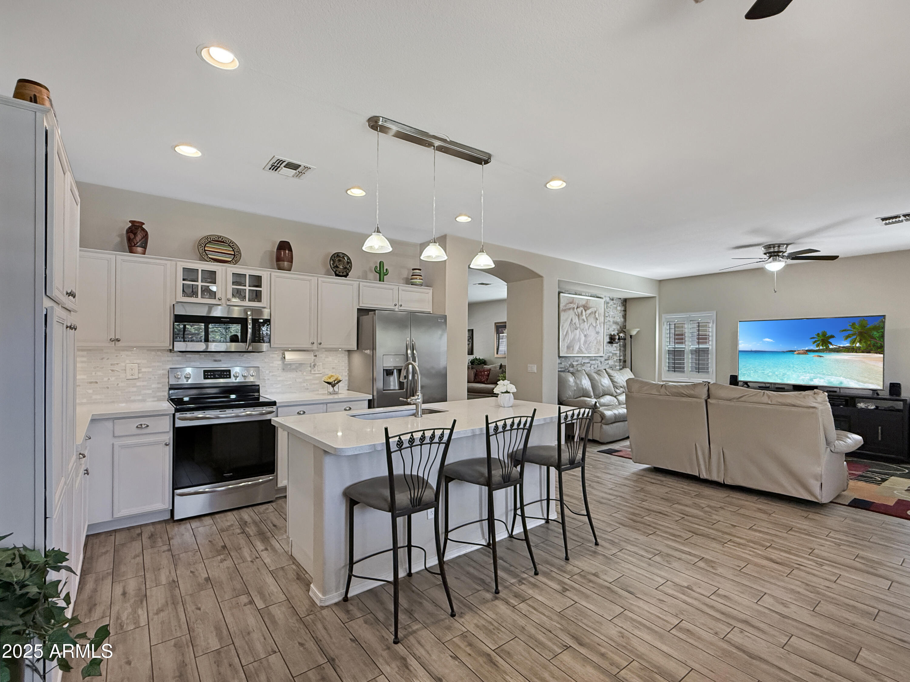 8423 W MARY ANN Drive