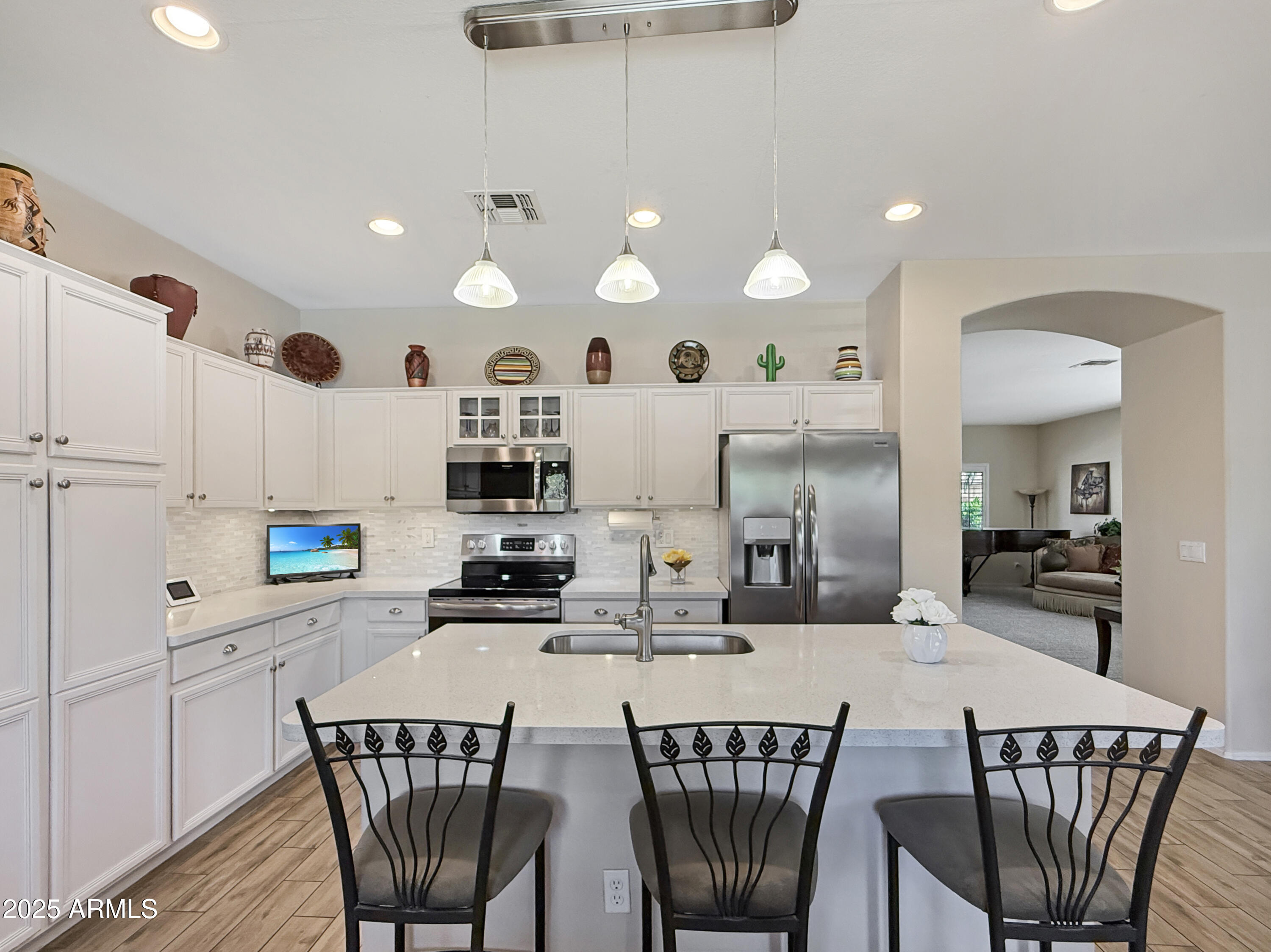 8423 W MARY ANN Drive