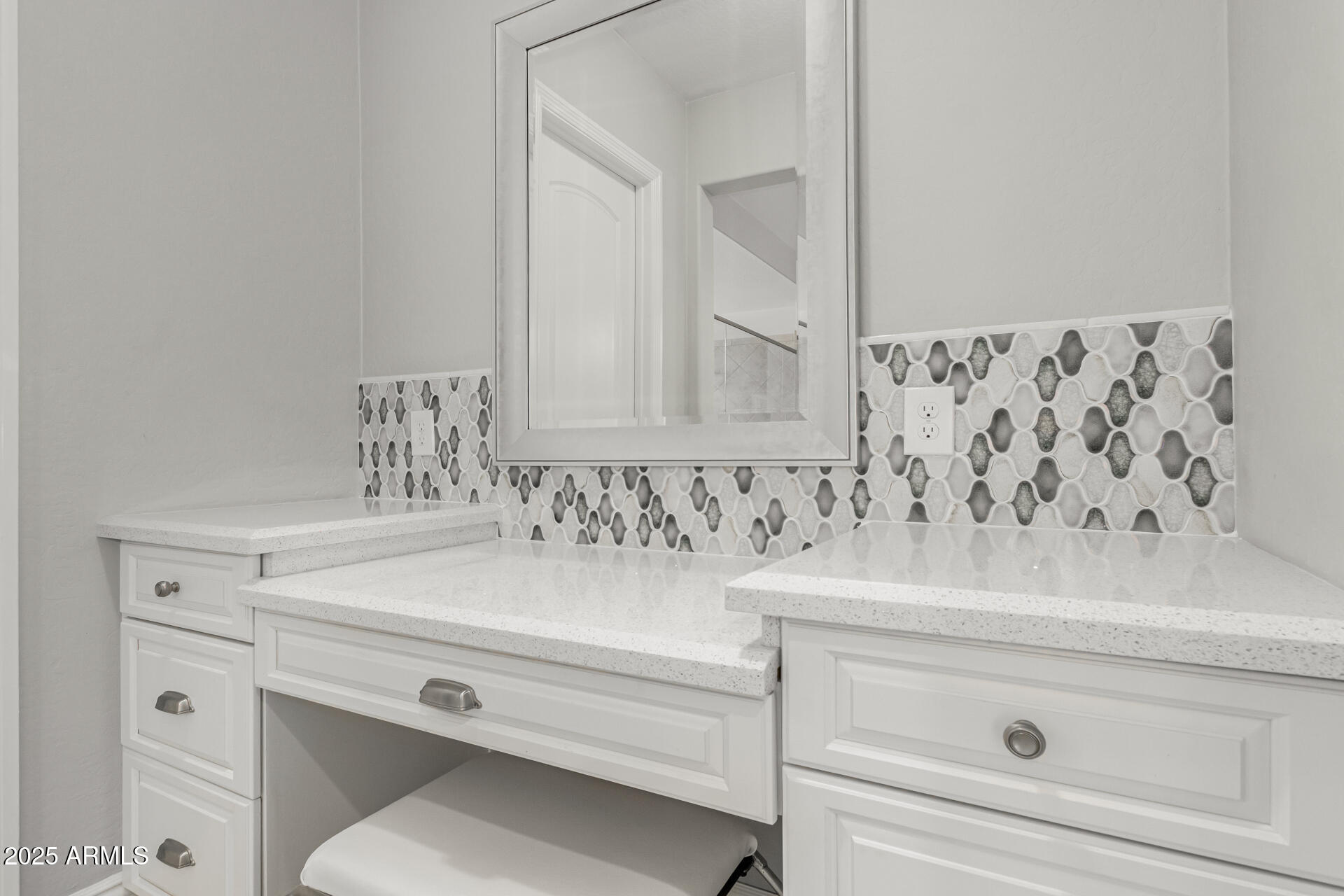 6125 E HODGES Street