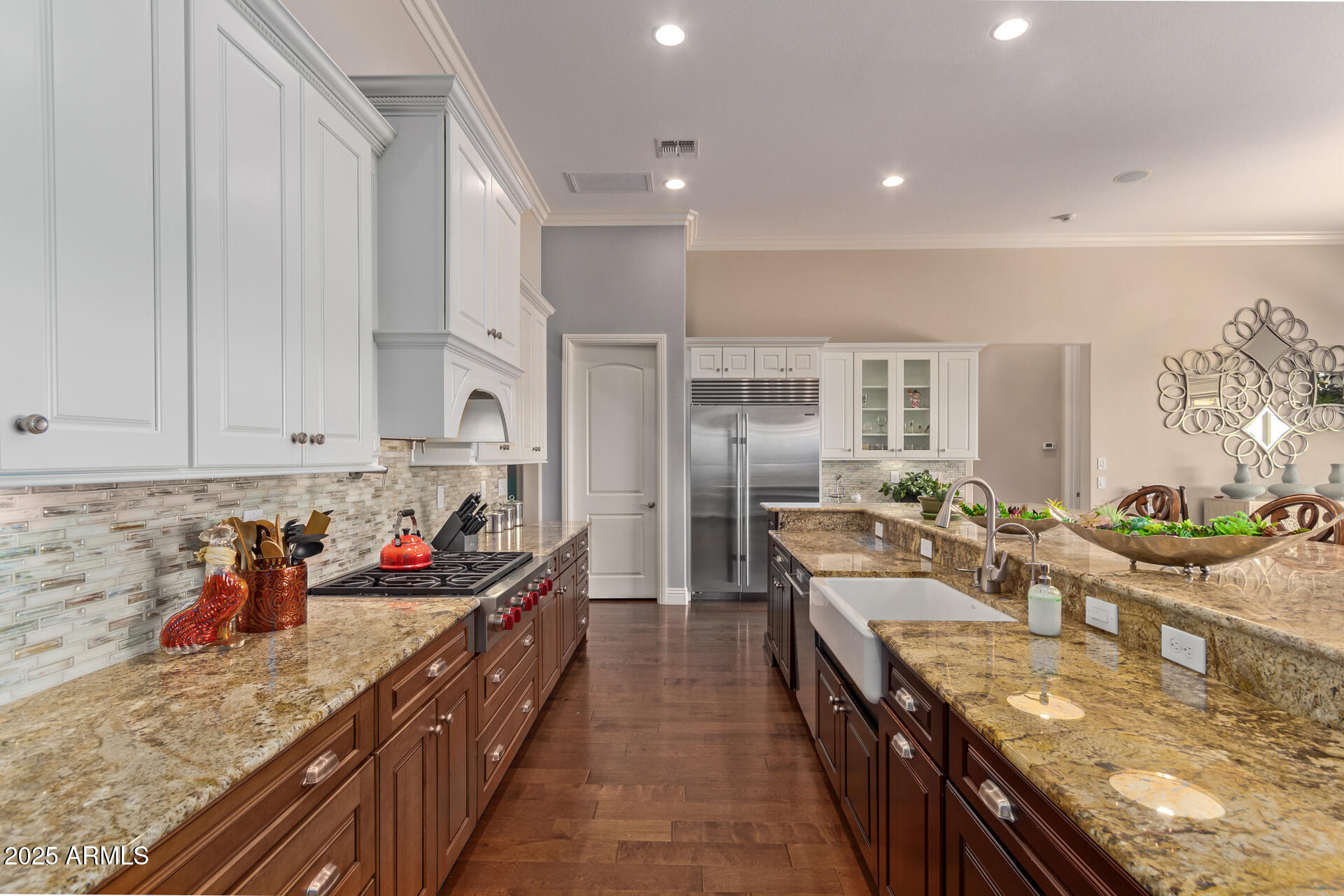 6125 E HODGES Street