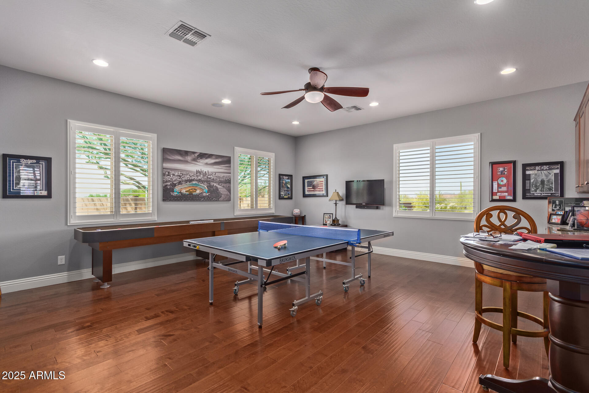 6125 E HODGES Street