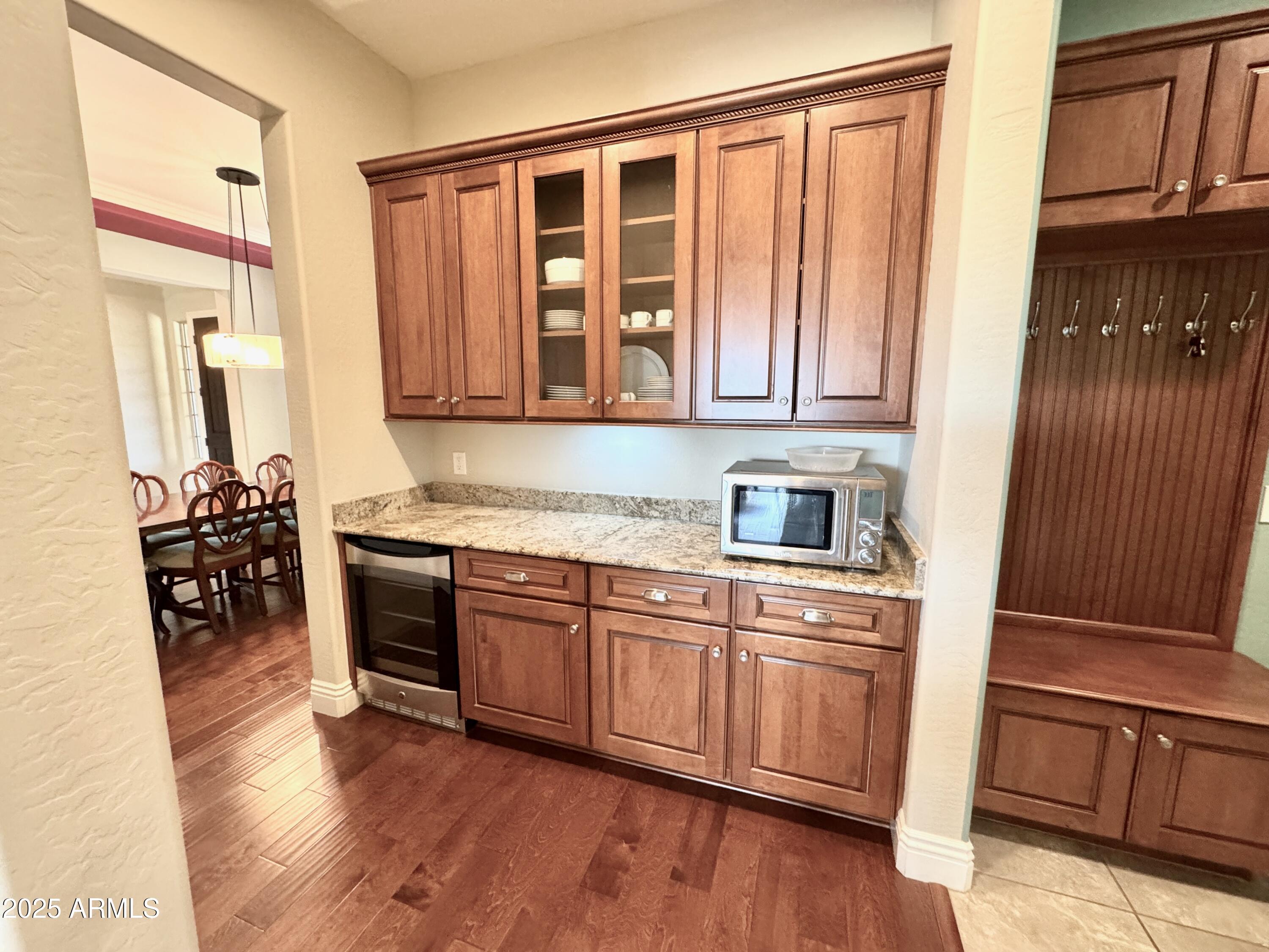 6125 E HODGES Street