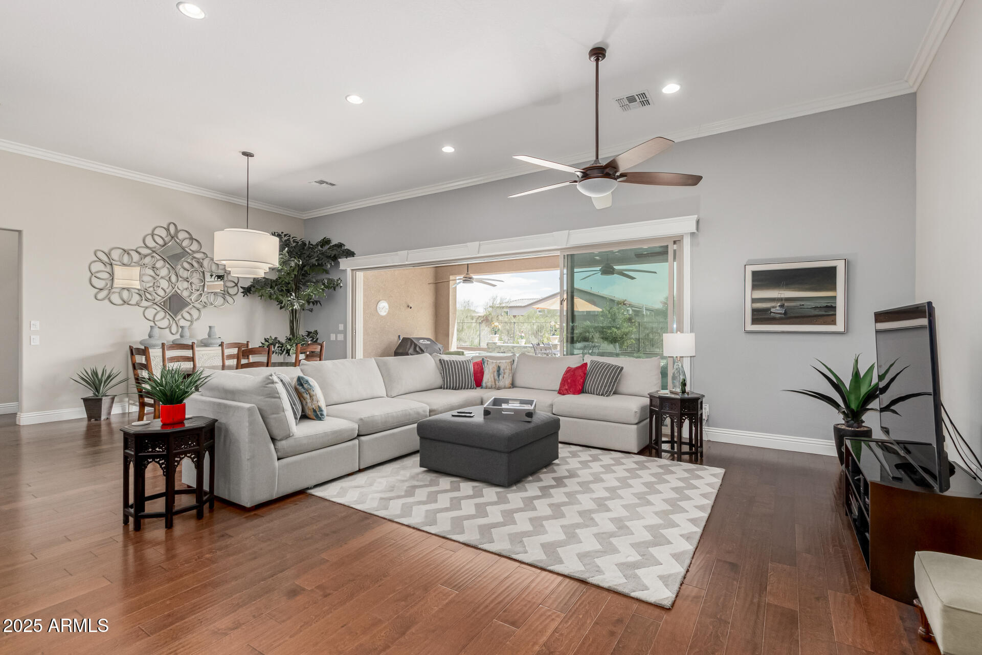 6125 E HODGES Street