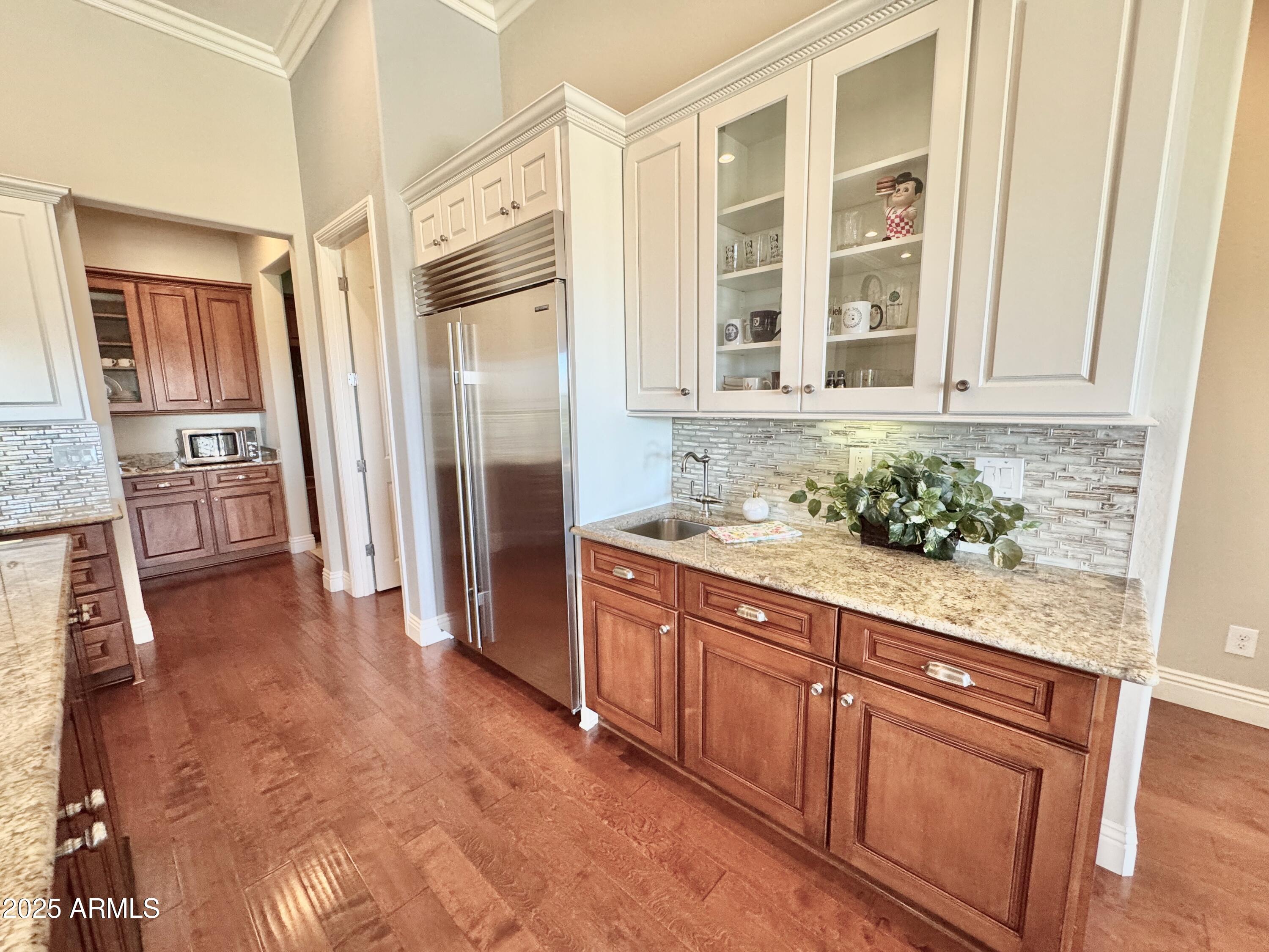 6125 E HODGES Street