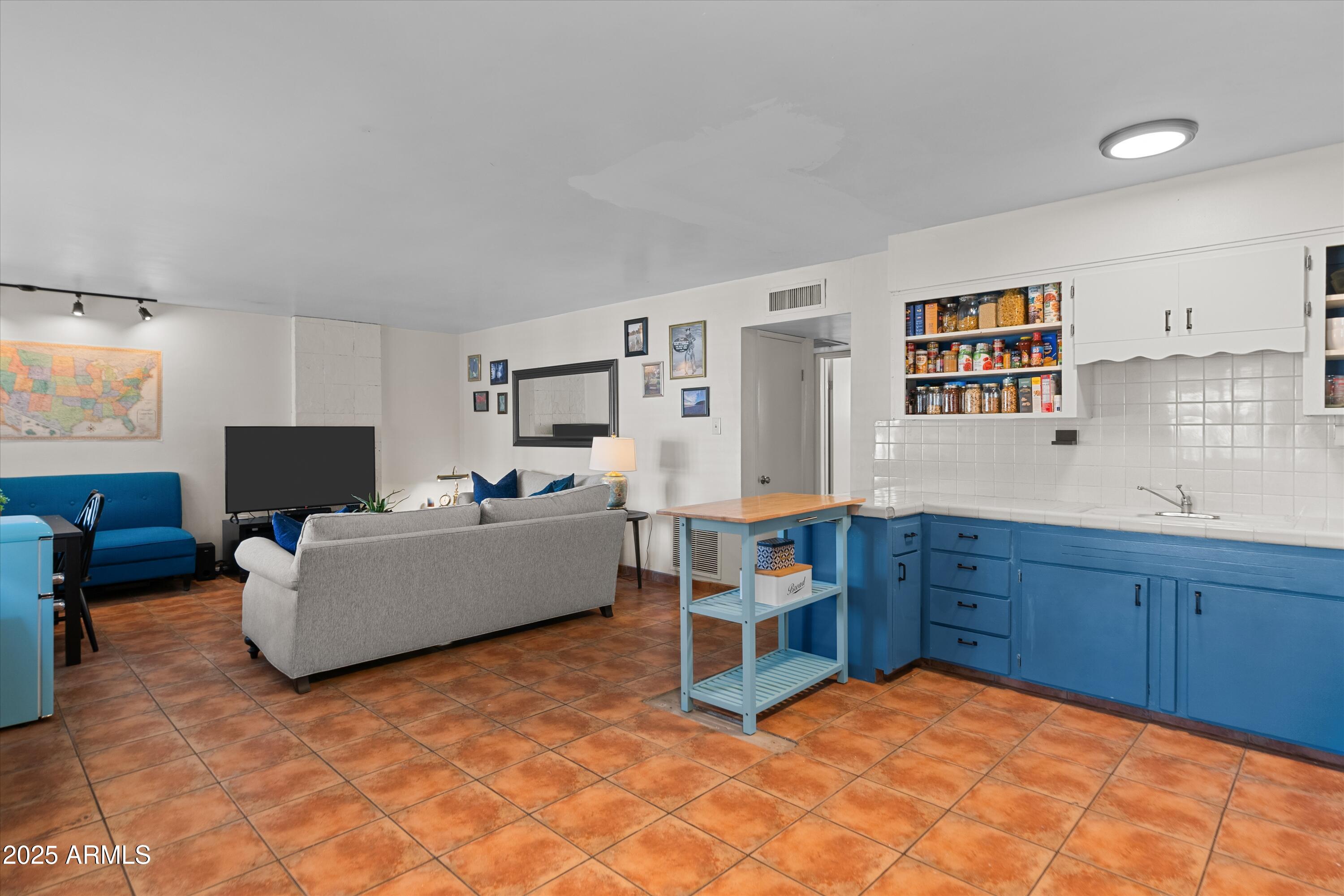 6805 E 2ND Street, 7