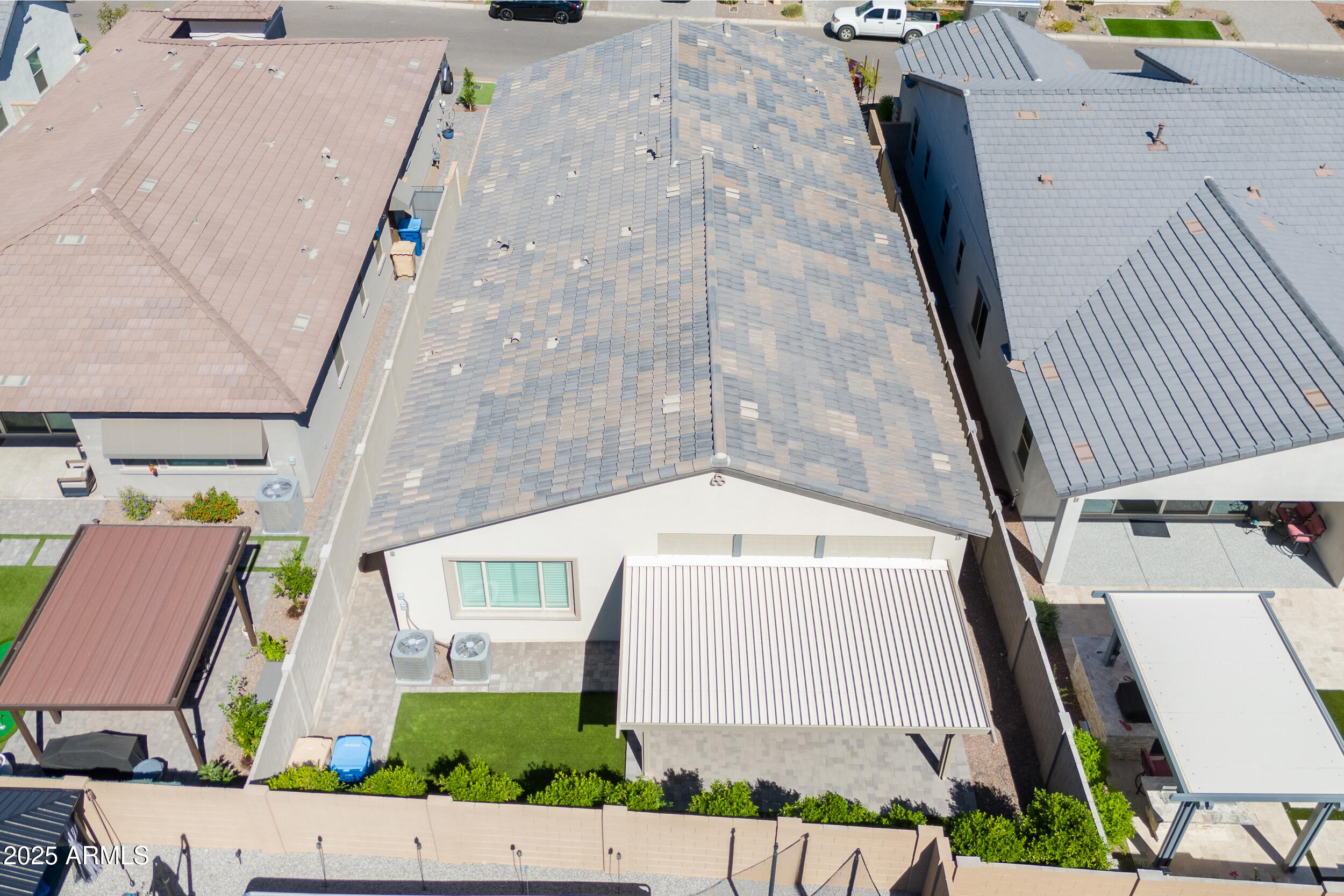 21387 W MEADOWBROOK Avenue