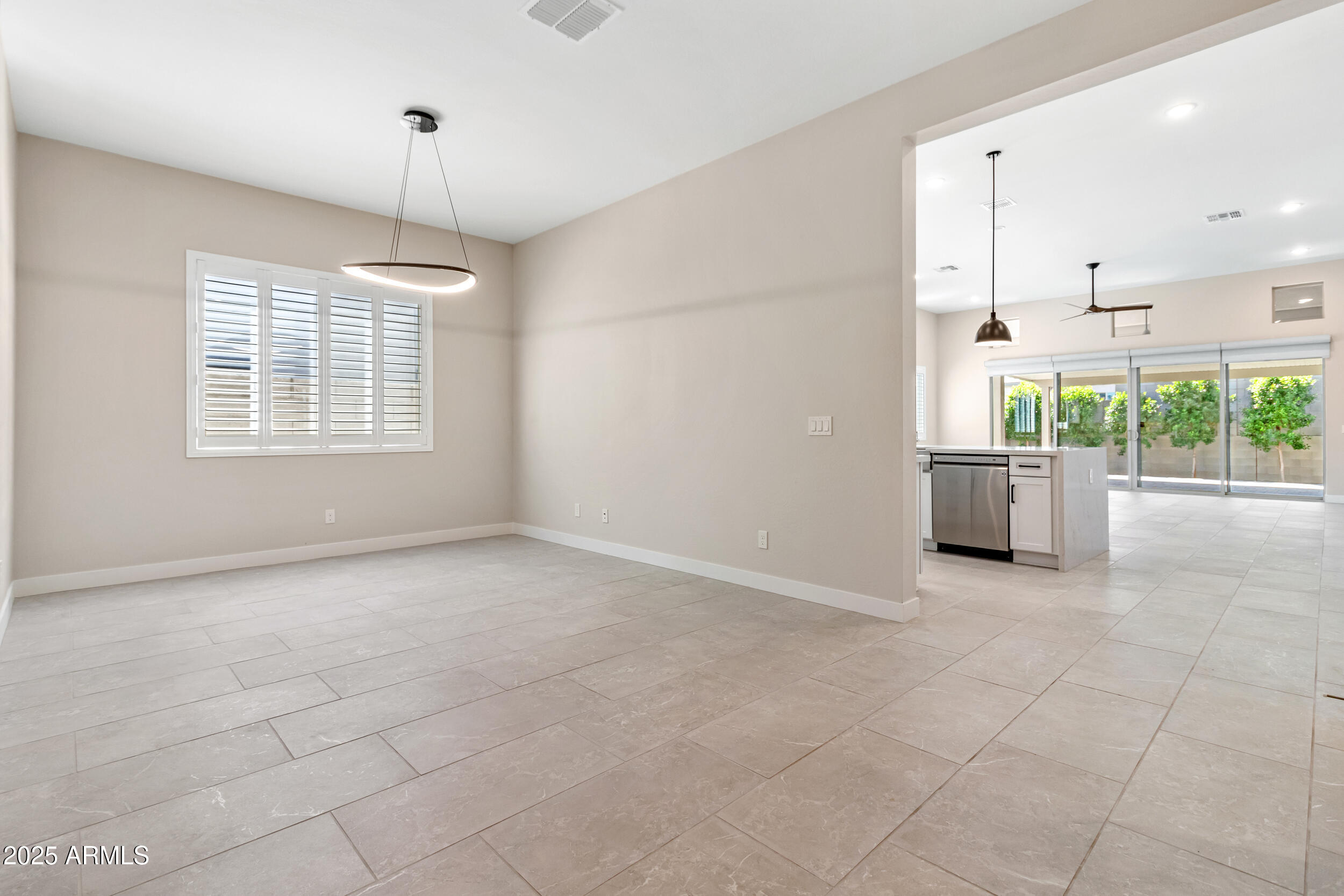 21387 W MEADOWBROOK Avenue