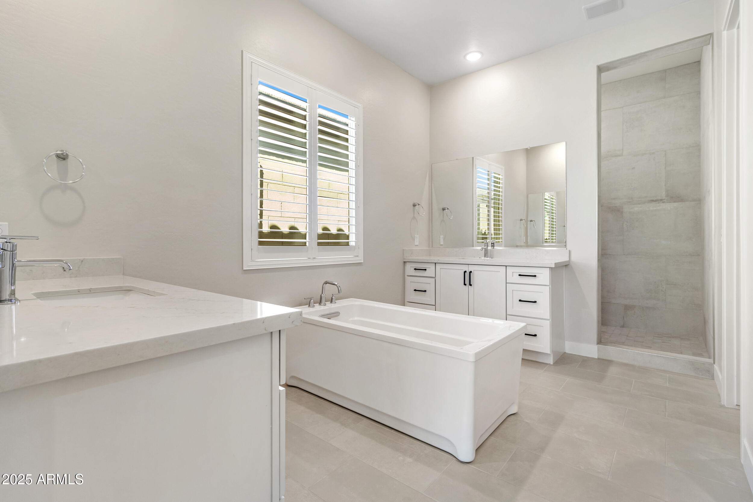 21387 W MEADOWBROOK Avenue