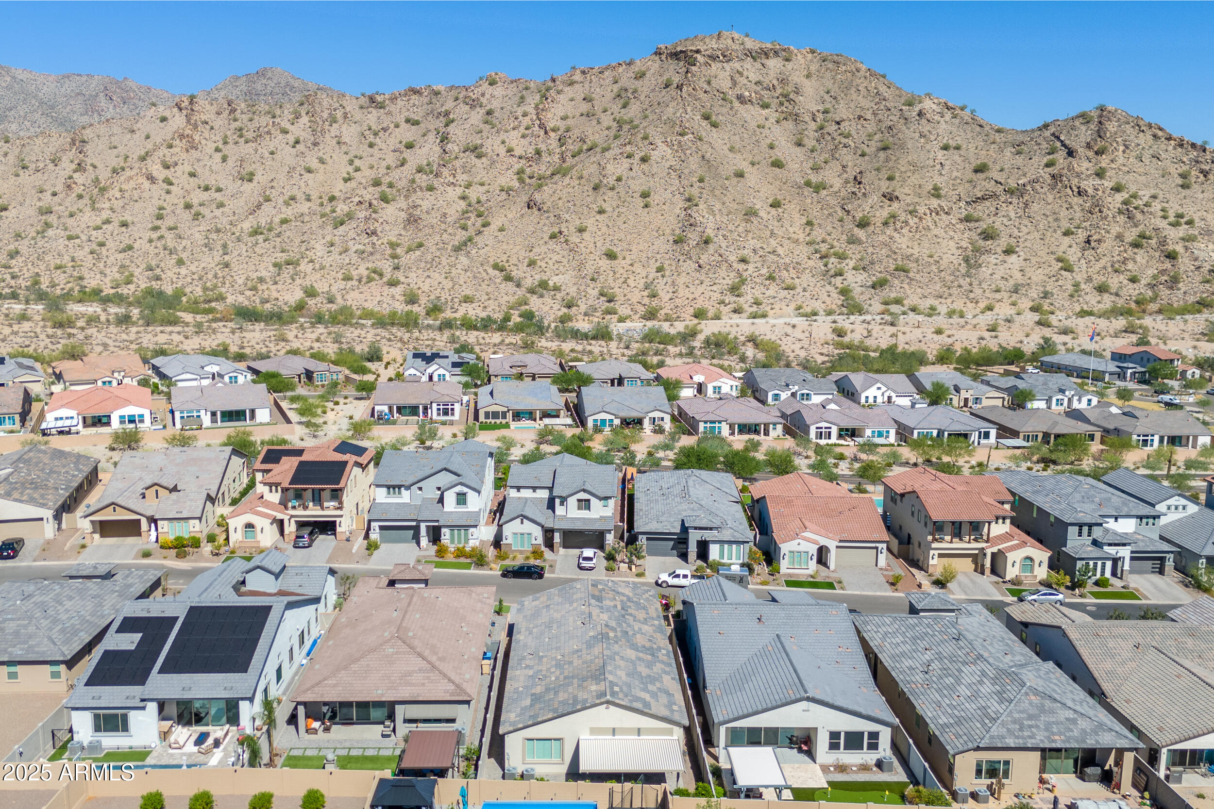 21387 W MEADOWBROOK Avenue