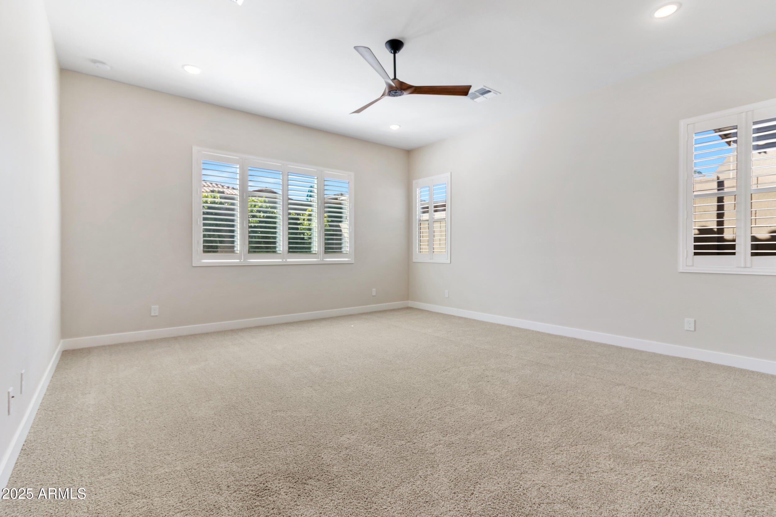 21387 W MEADOWBROOK Avenue