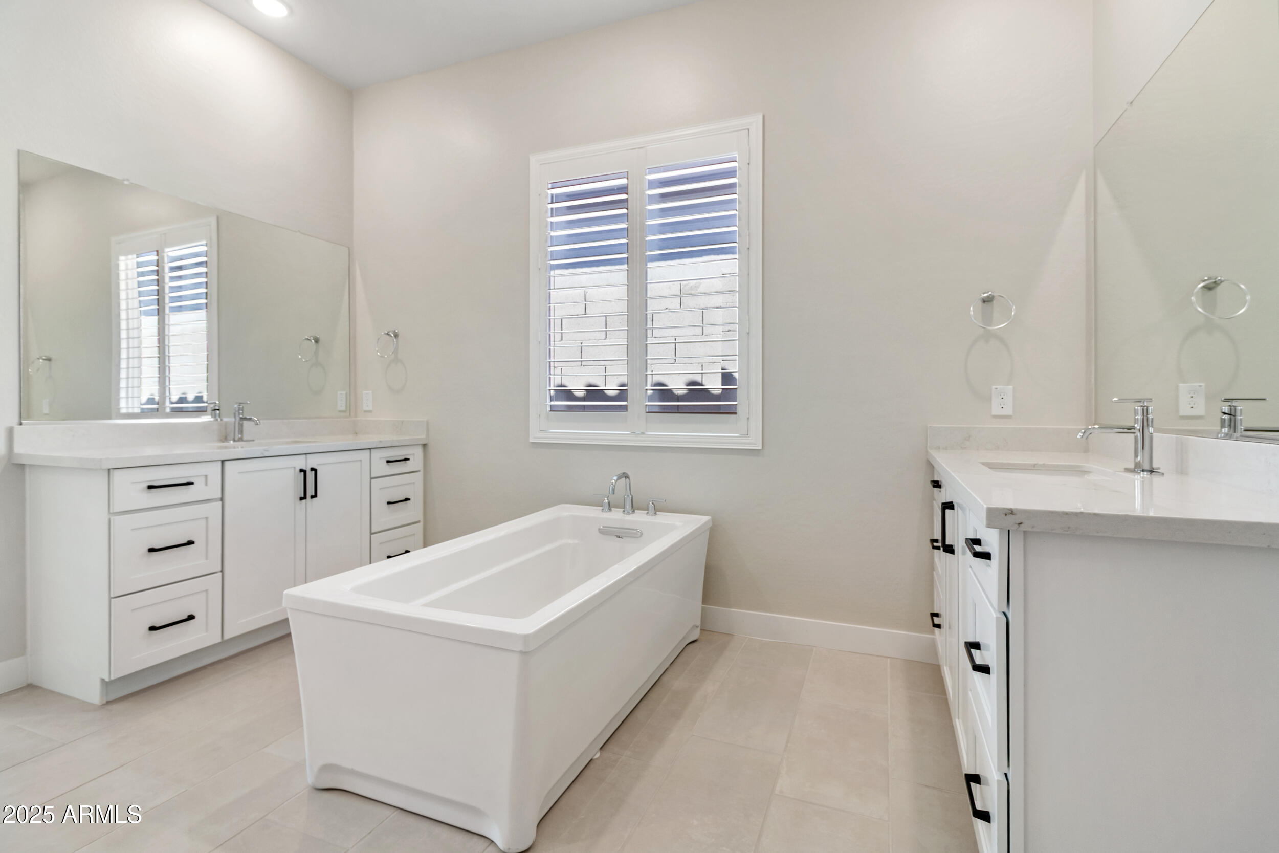 21387 W MEADOWBROOK Avenue