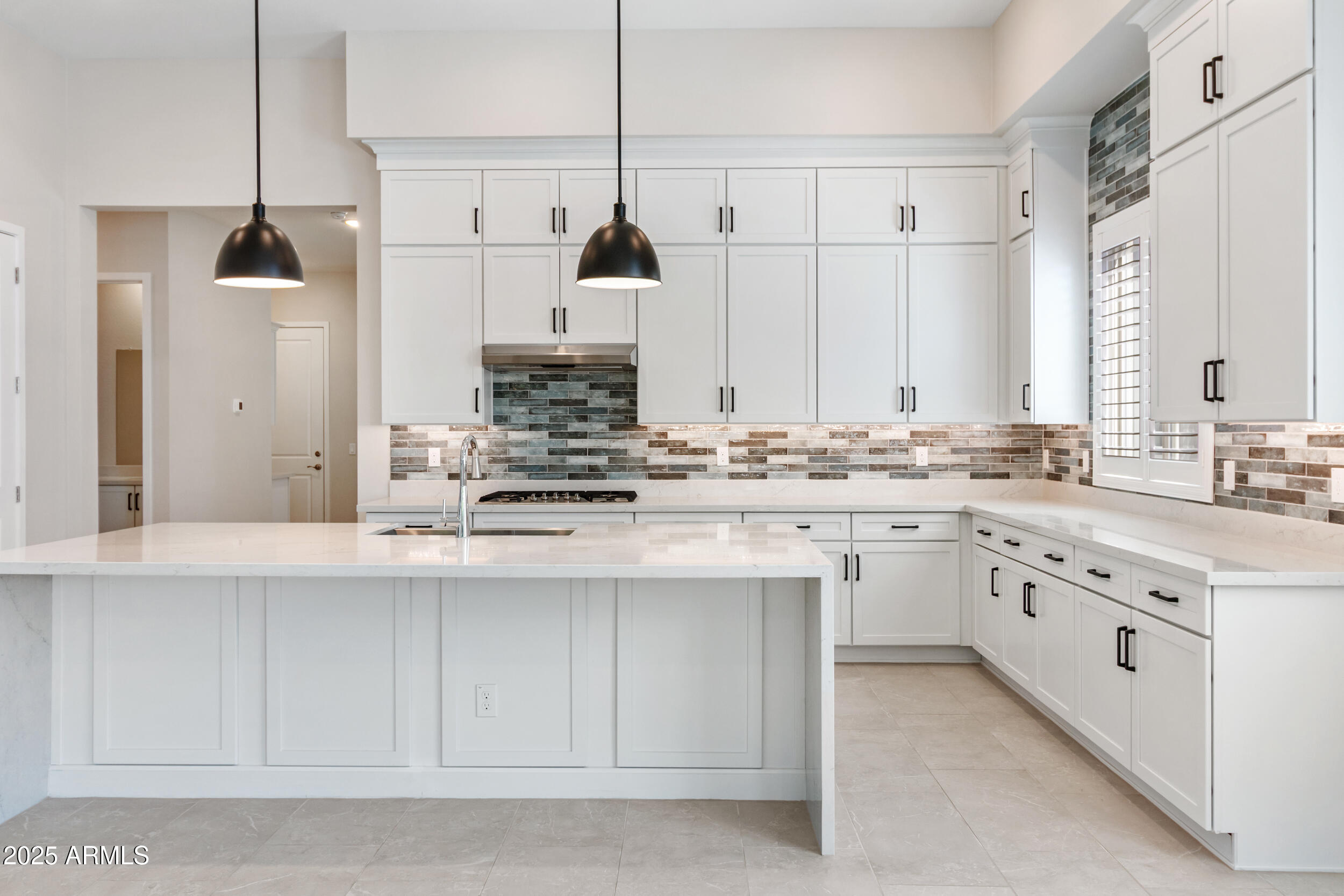 21387 W MEADOWBROOK Avenue