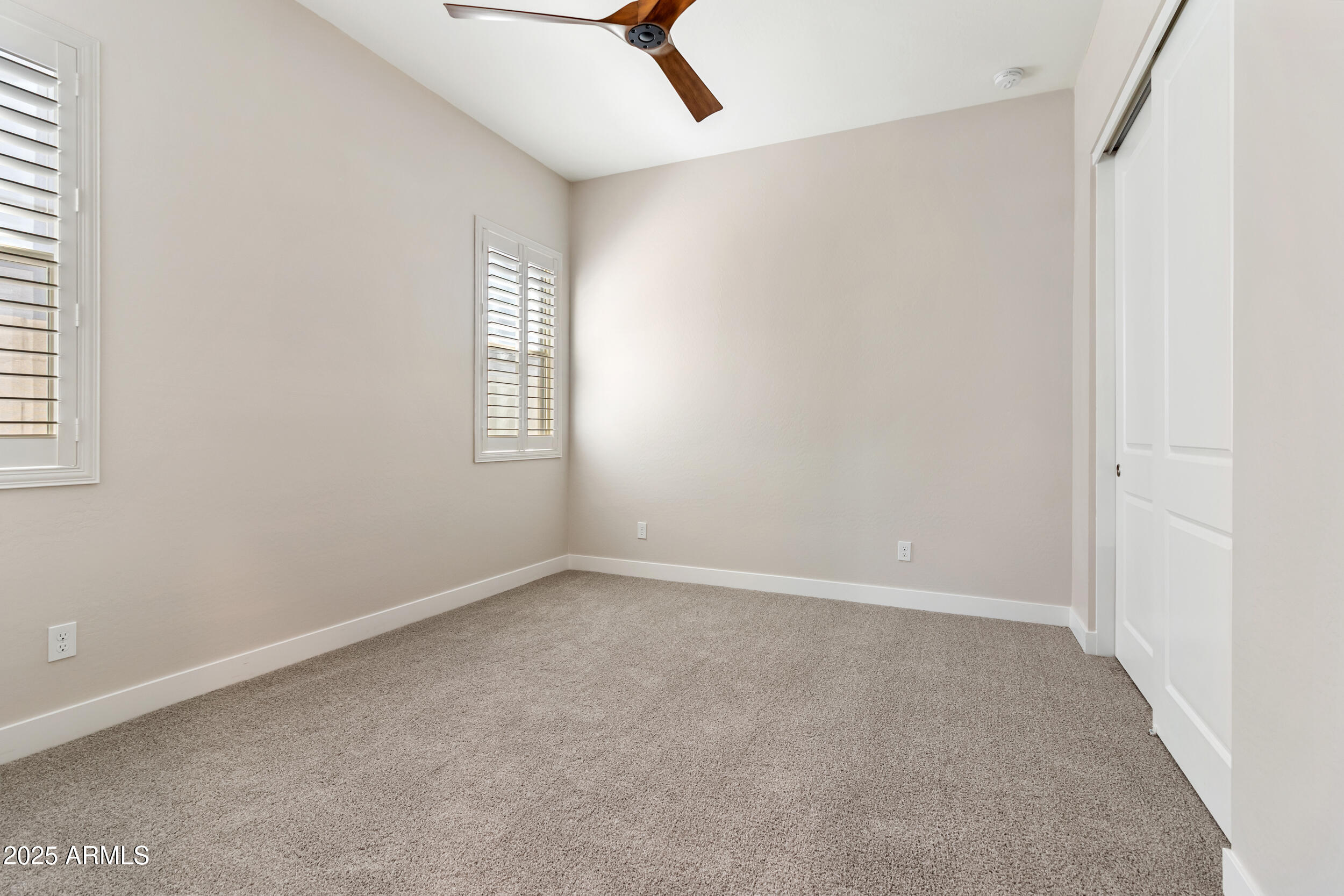 21387 W MEADOWBROOK Avenue