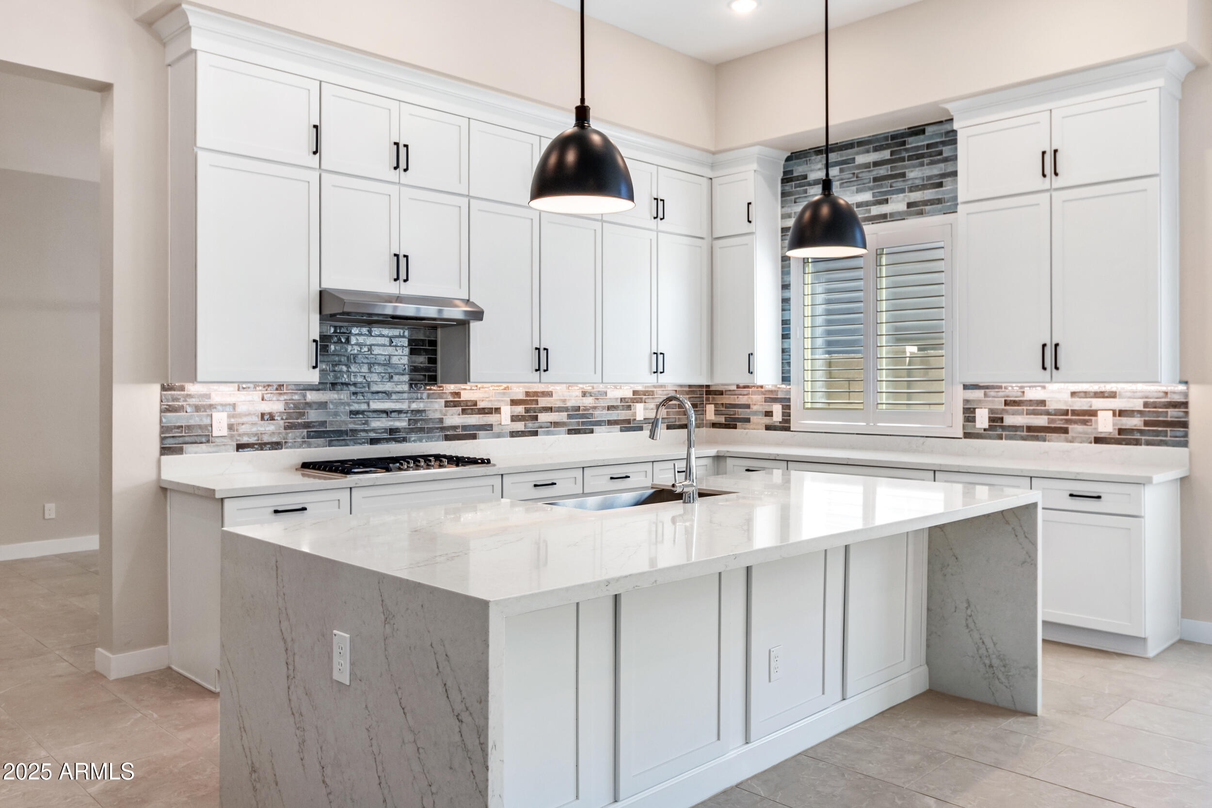 21387 W MEADOWBROOK Avenue