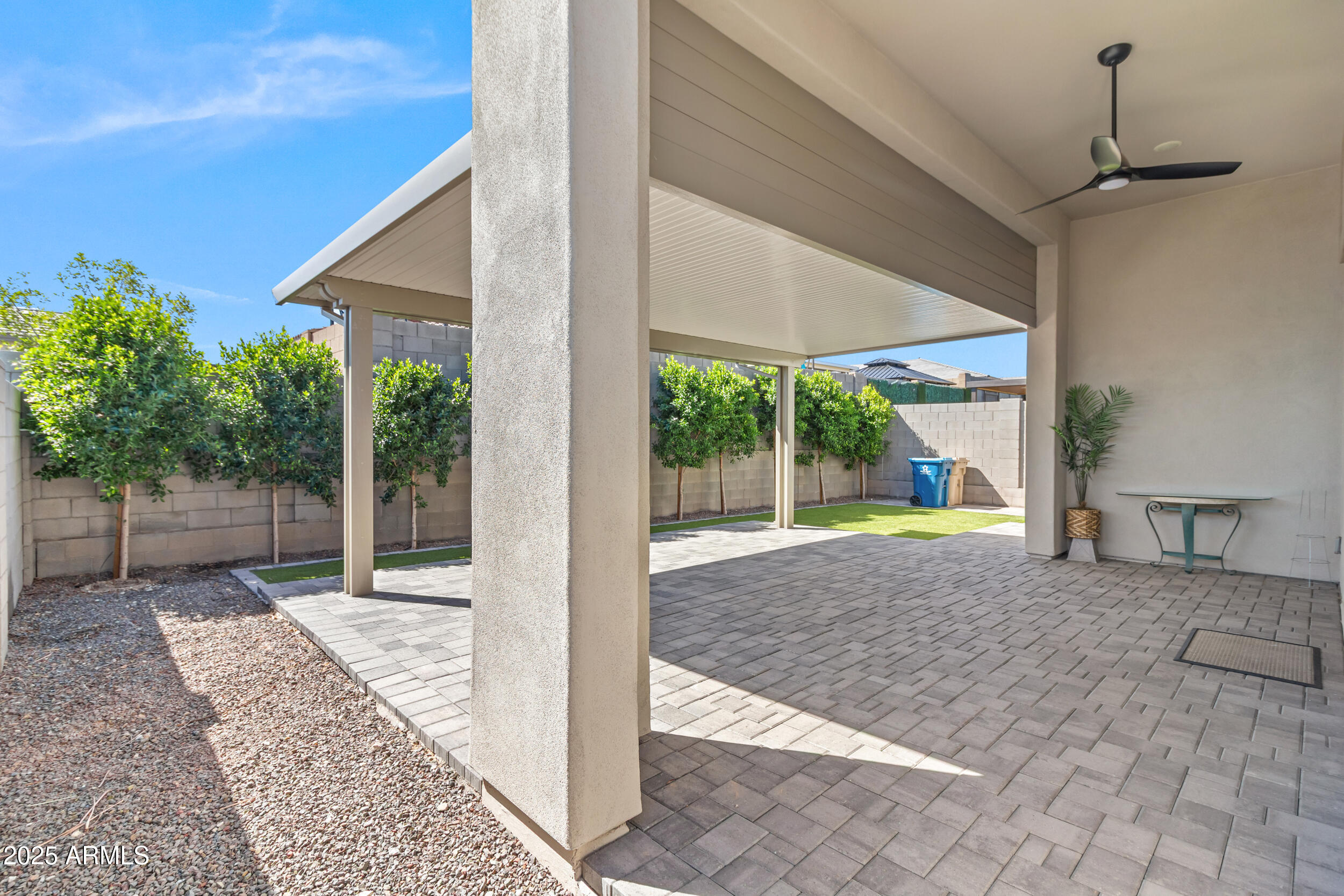 21387 W MEADOWBROOK Avenue