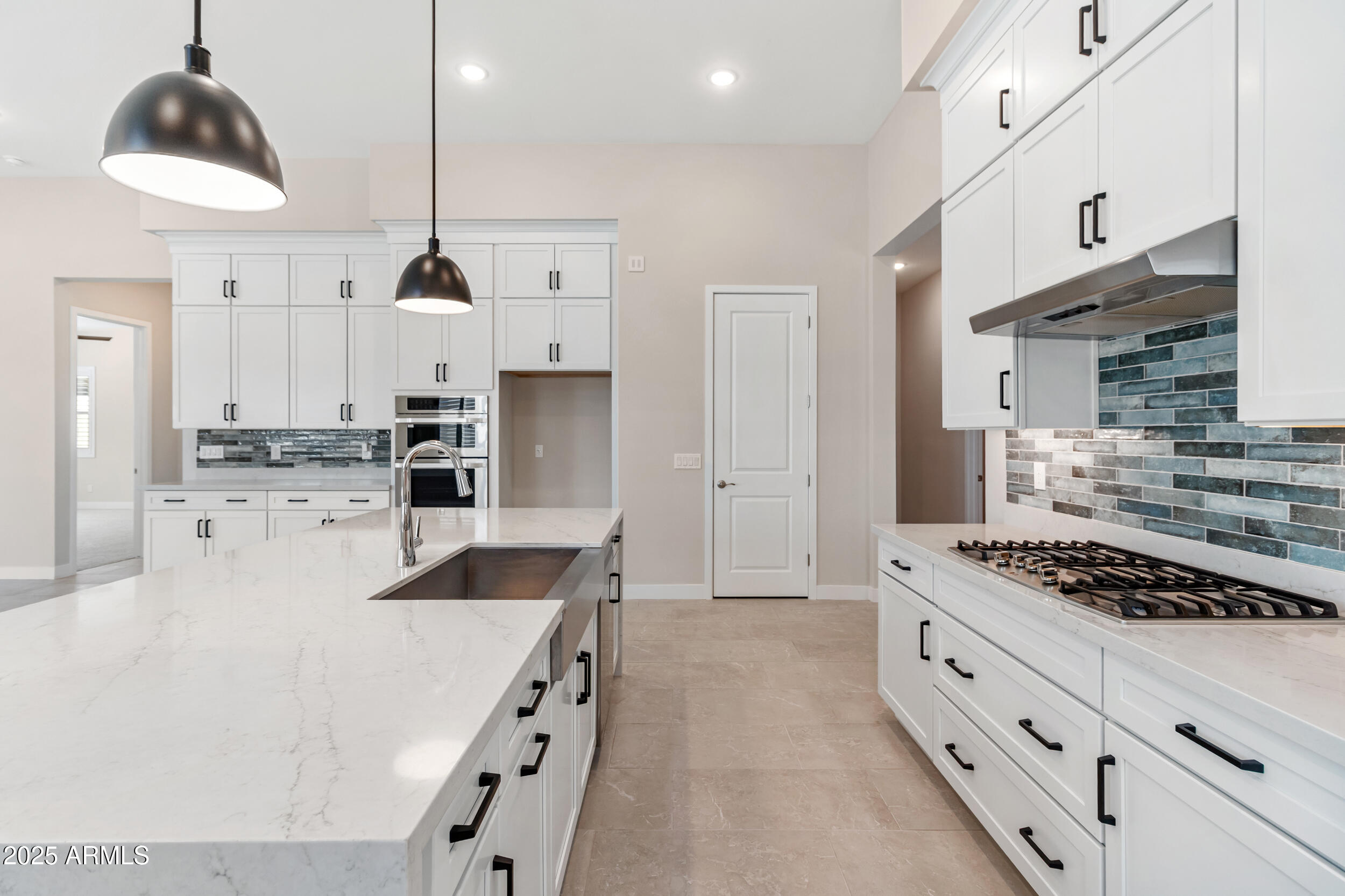 21387 W MEADOWBROOK Avenue