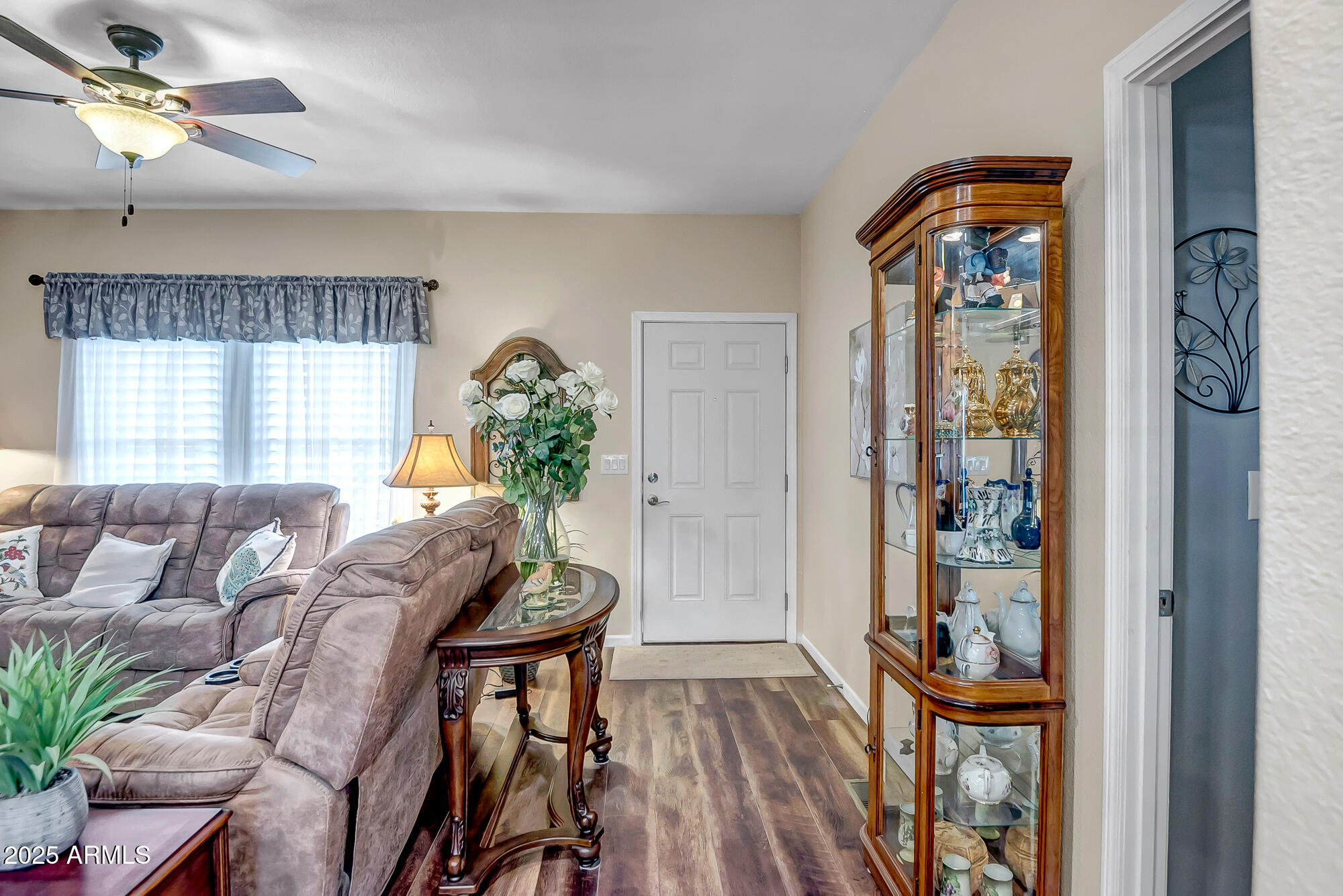 2000 S Apache Road, 292